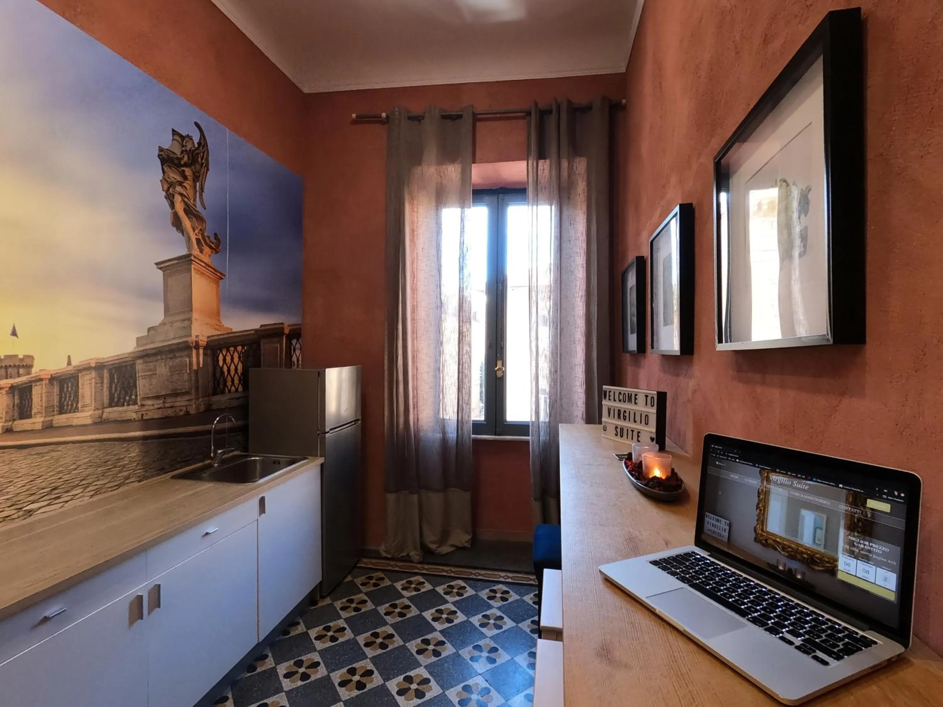 Kitchen or kitchenette in Virgilio Suite