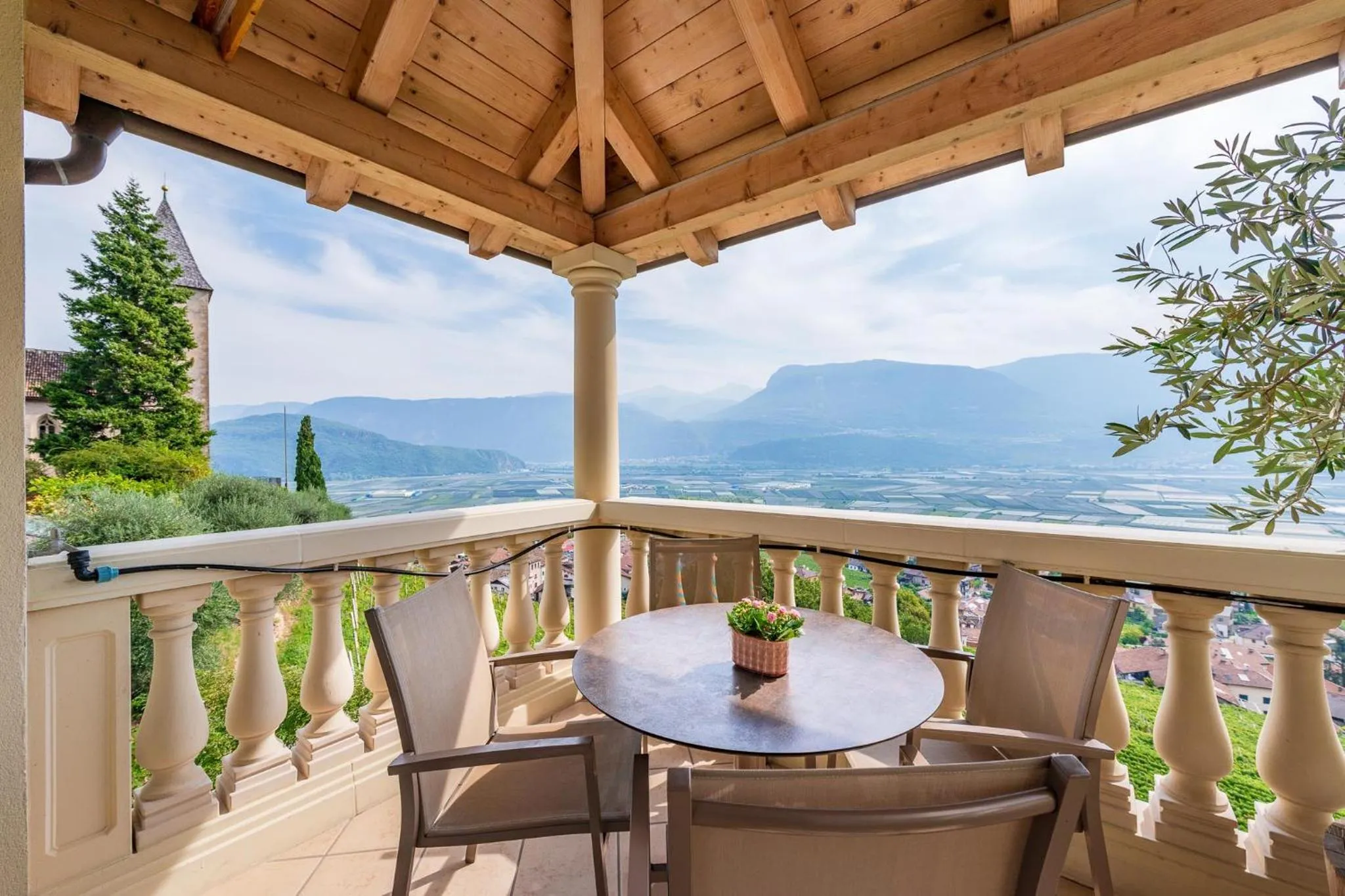 Nearby landmark in Panorama