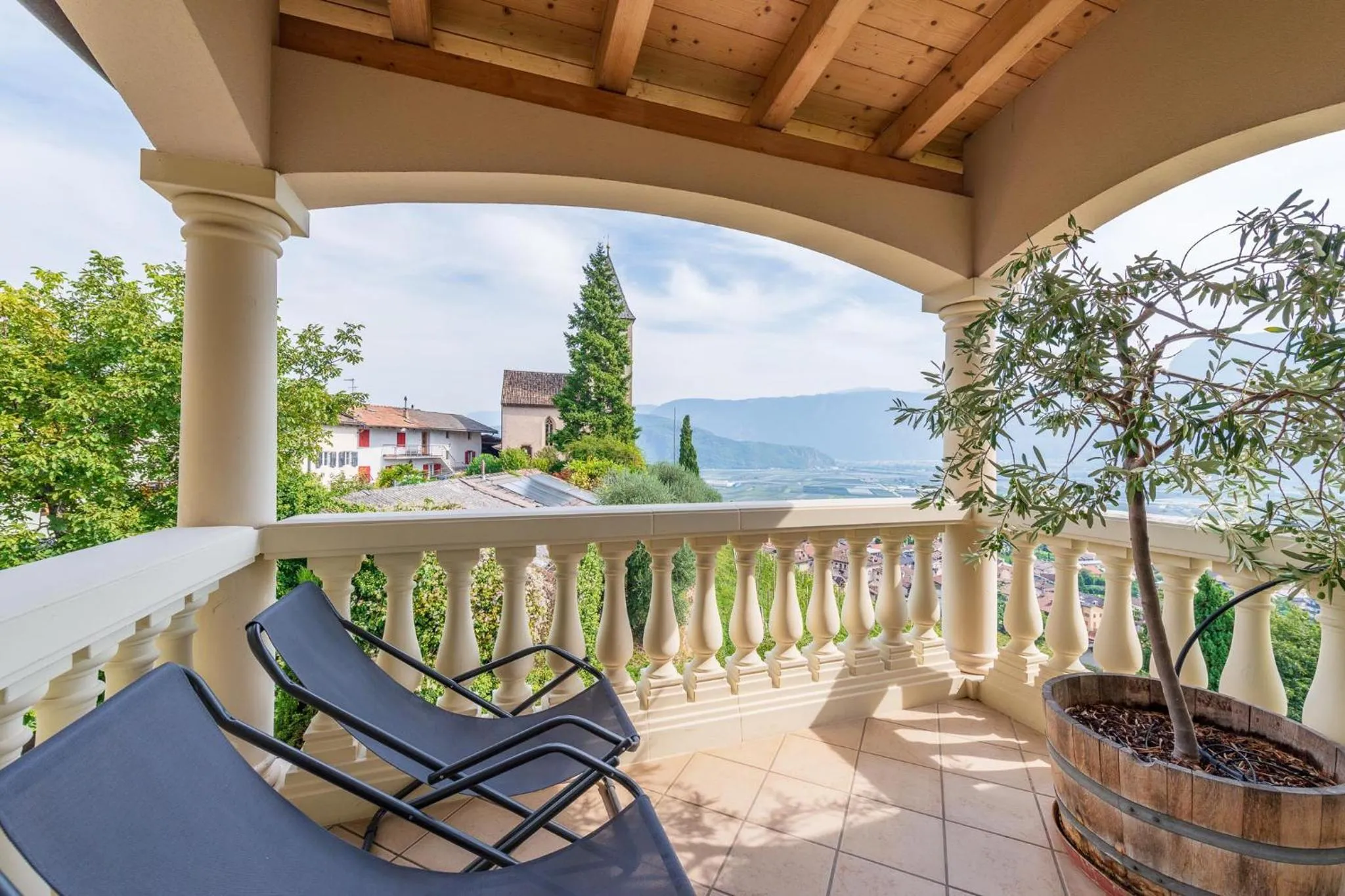 Nearby landmark in Panorama