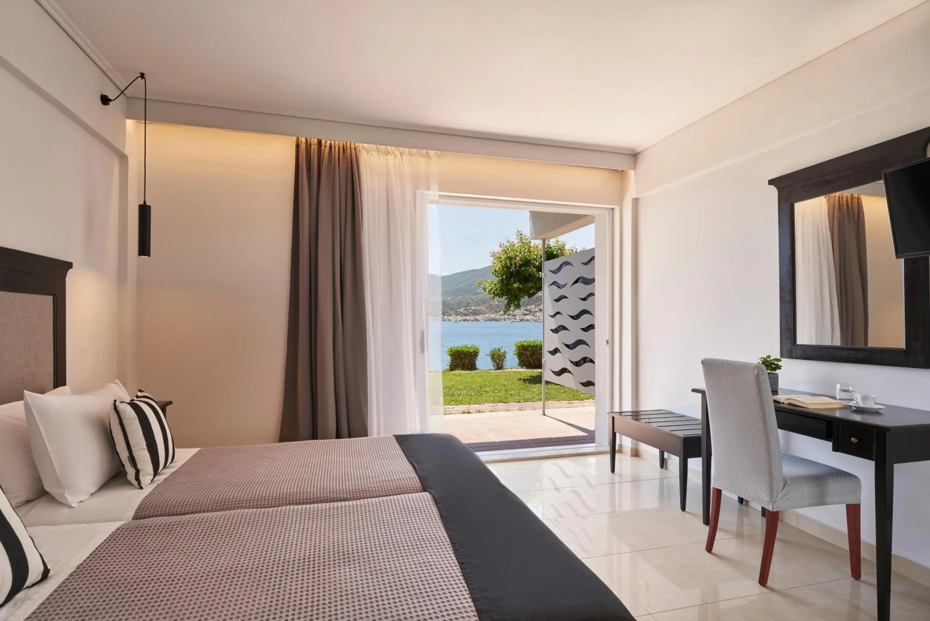 View (from property/room), Bed in Xenia Poros Image Hotel