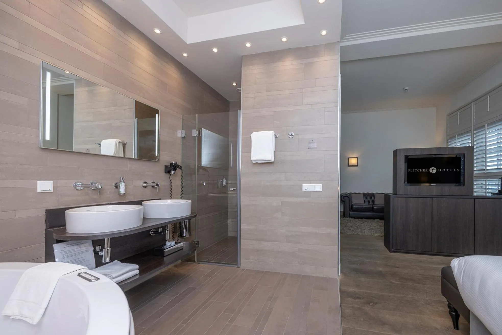 Bathroom, Bed in Fletcher Hotel - Restaurant Nautisch Kwartier