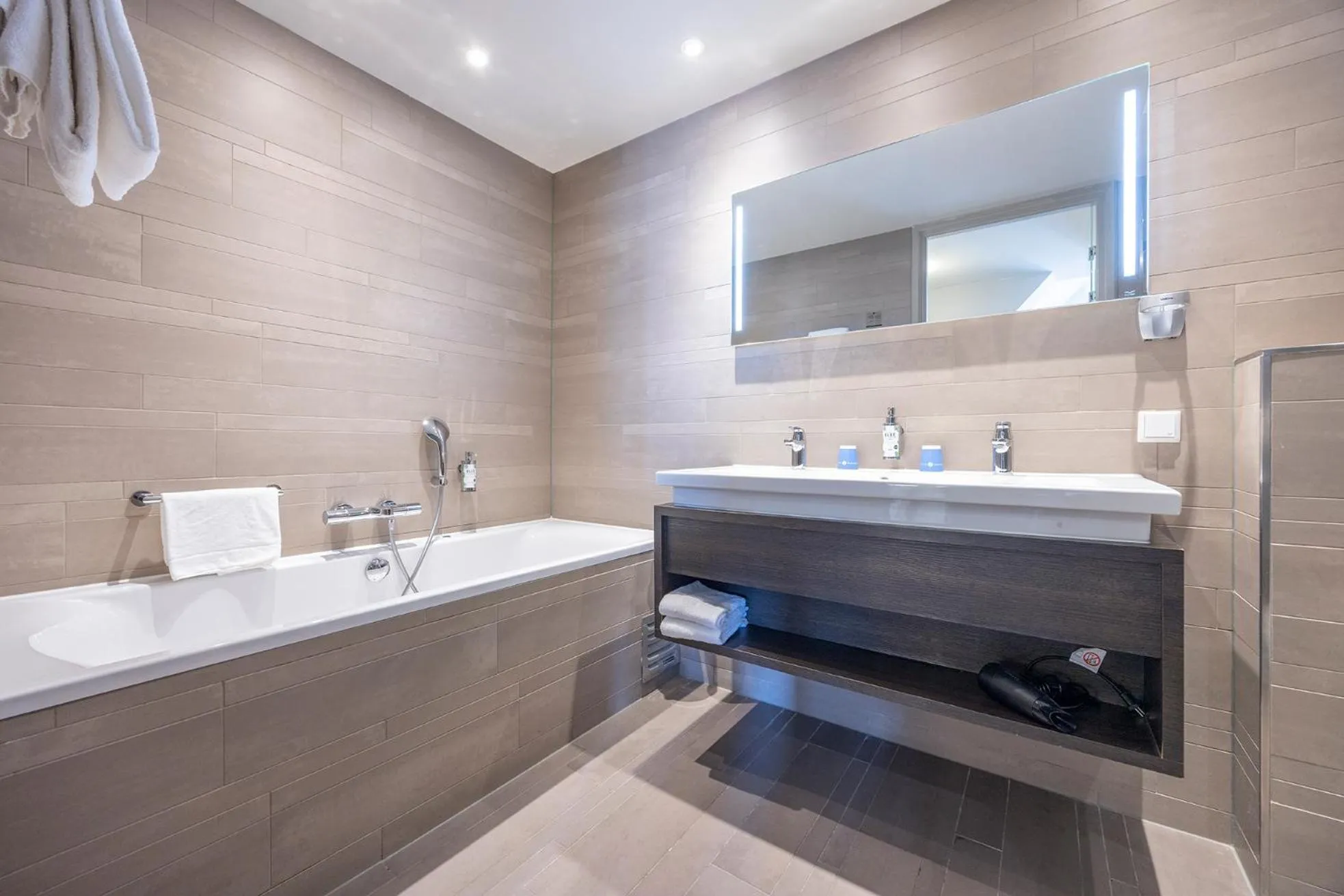 Bathroom in Fletcher Hotel - Restaurant Nautisch Kwartier