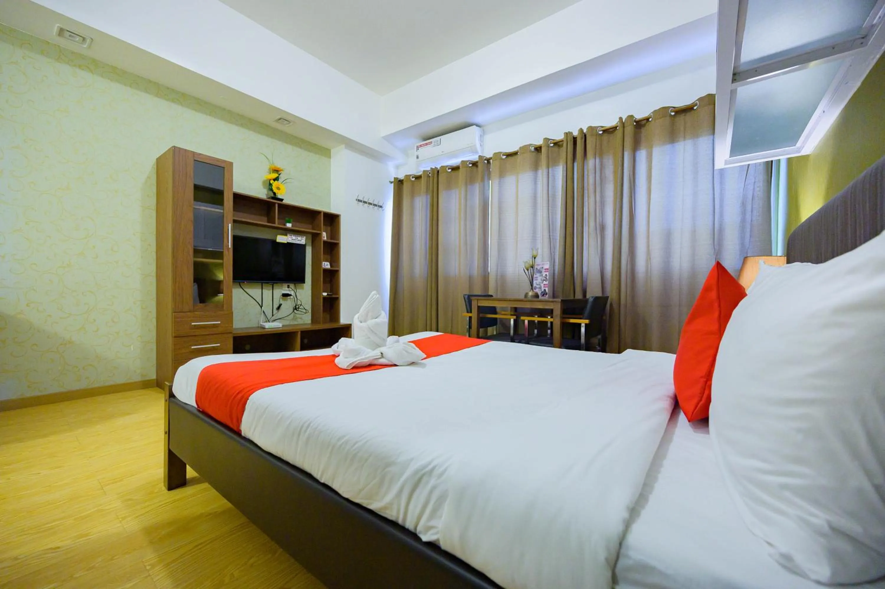 Bed in Cedar Peak Condominium by Tripsters Hub