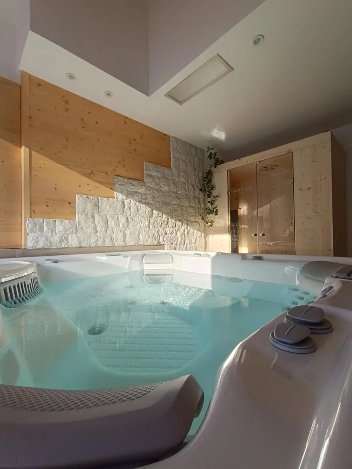 Hot Tub in Tana Della Volpe