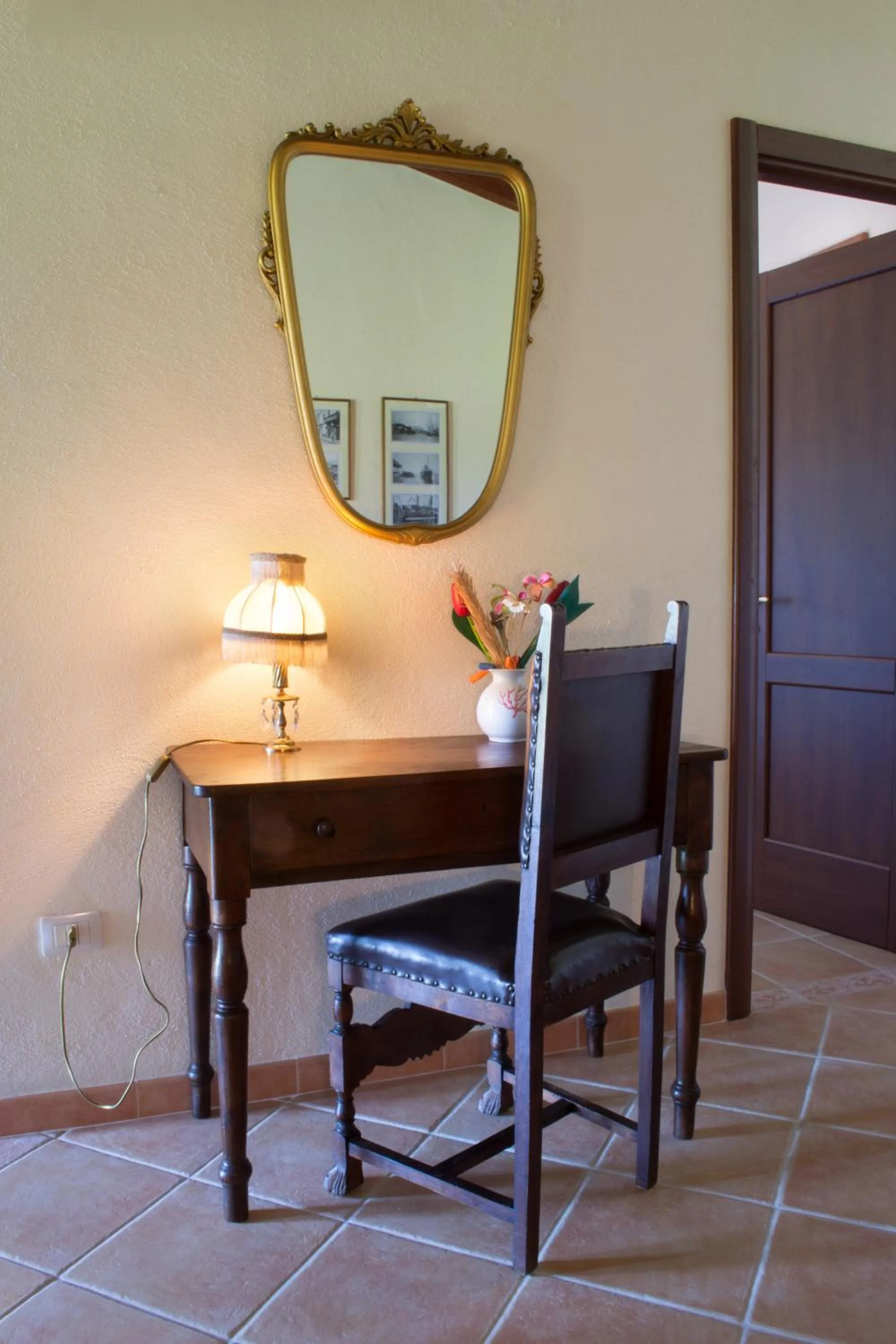 Decorative detail in Domo Minnannu Miriu