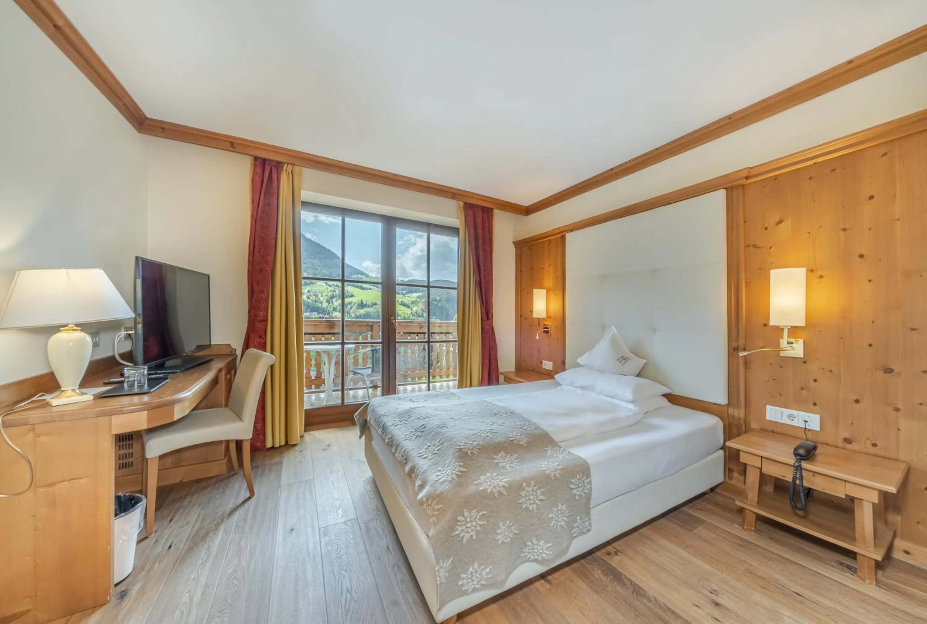 Photo of the whole room, Bed in Alpin & Vital Hotel La Perla
