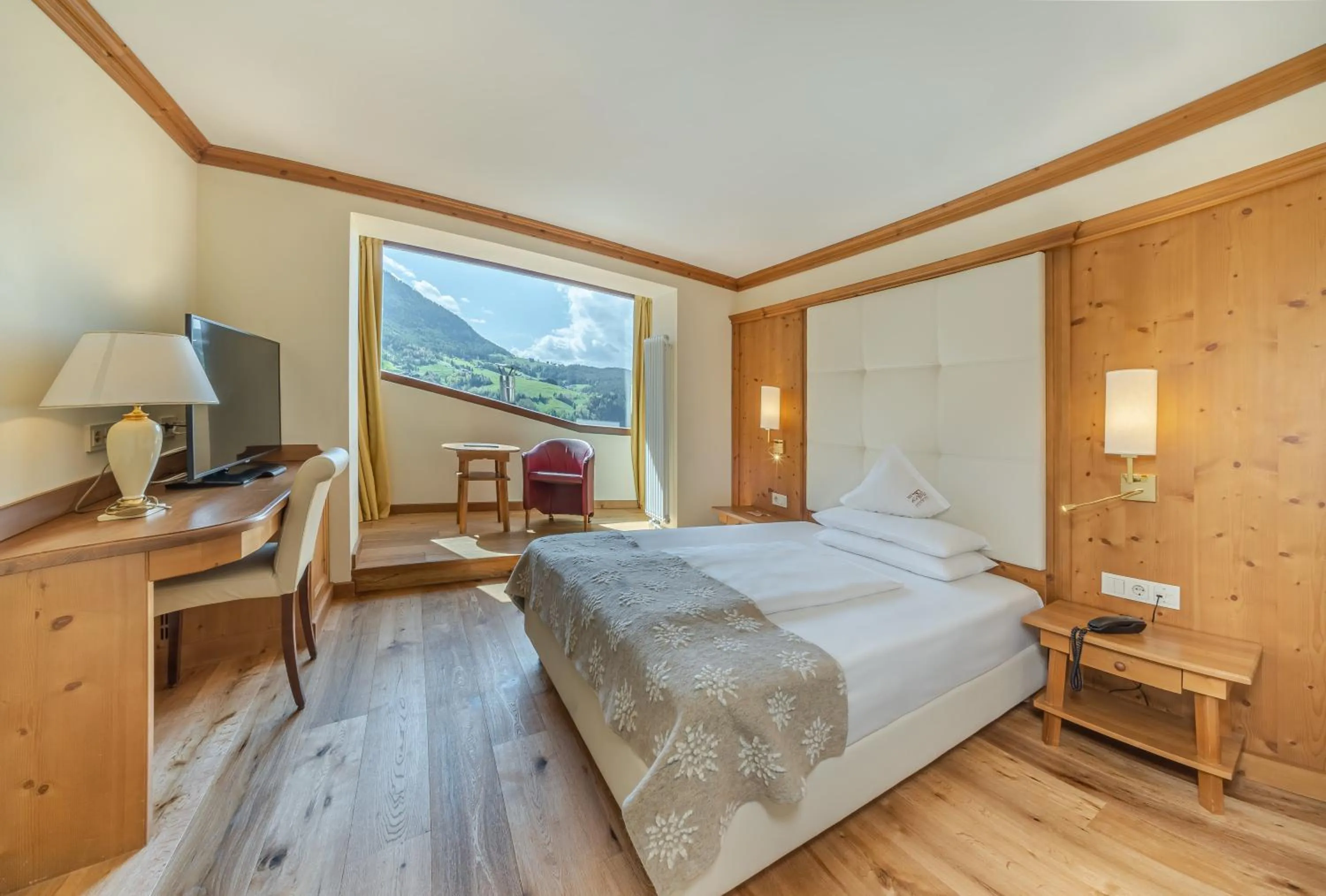 Photo of the whole room, Bed in Alpin & Vital Hotel La Perla