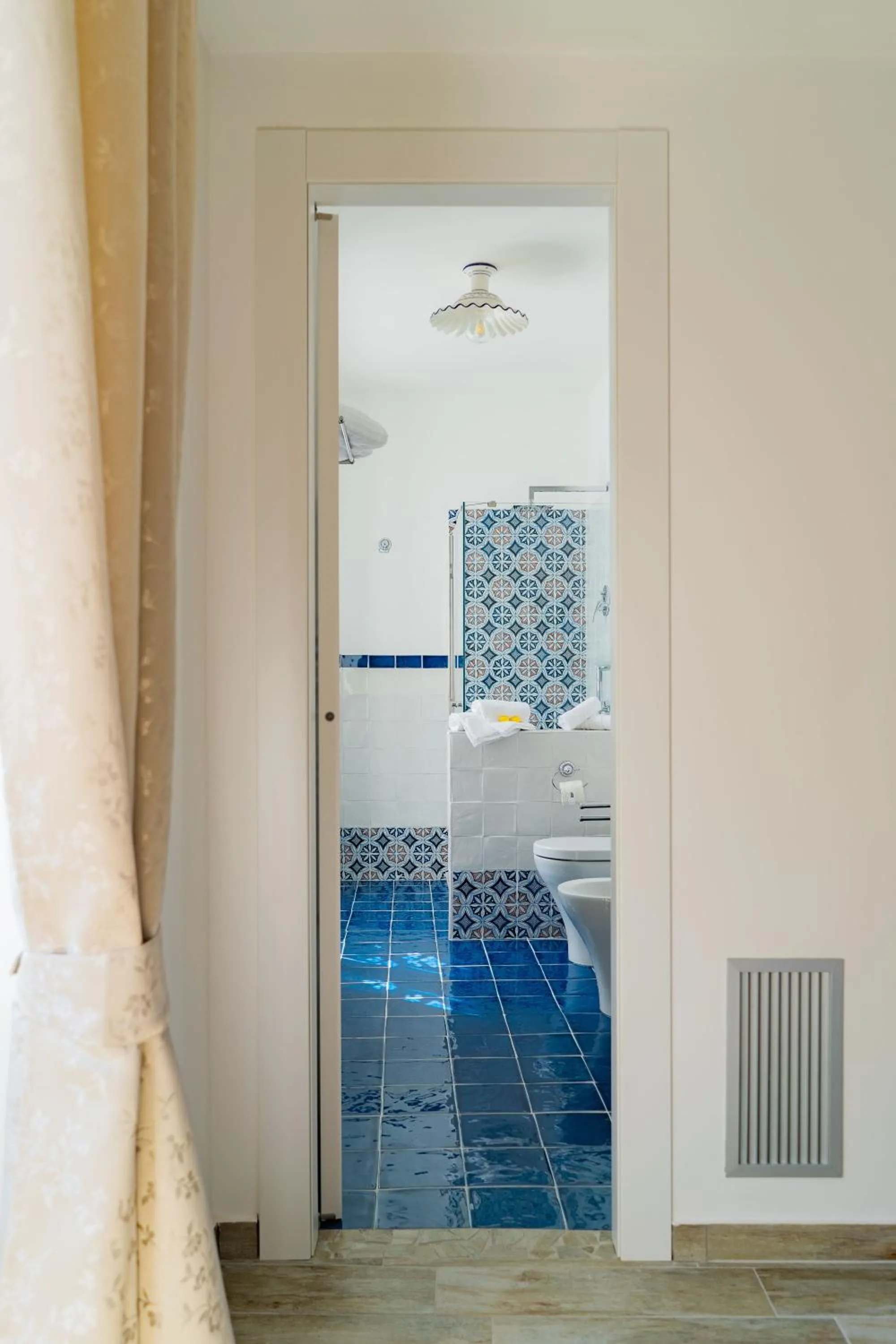 Shower in Lemon Factor Sorrento