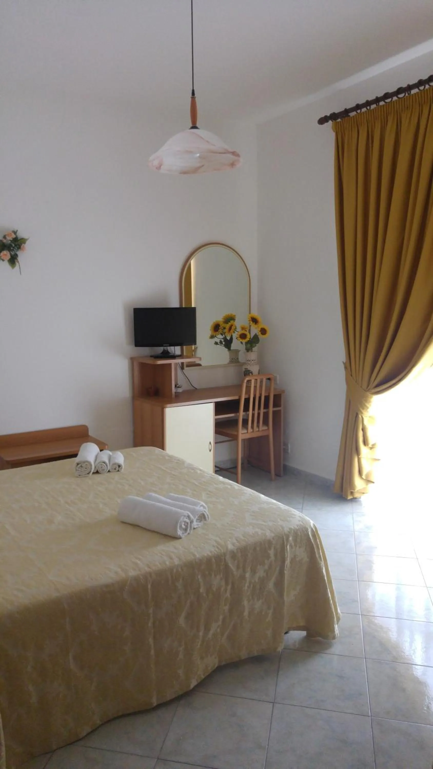 Photo of the whole room, Bed in Villa Natalina