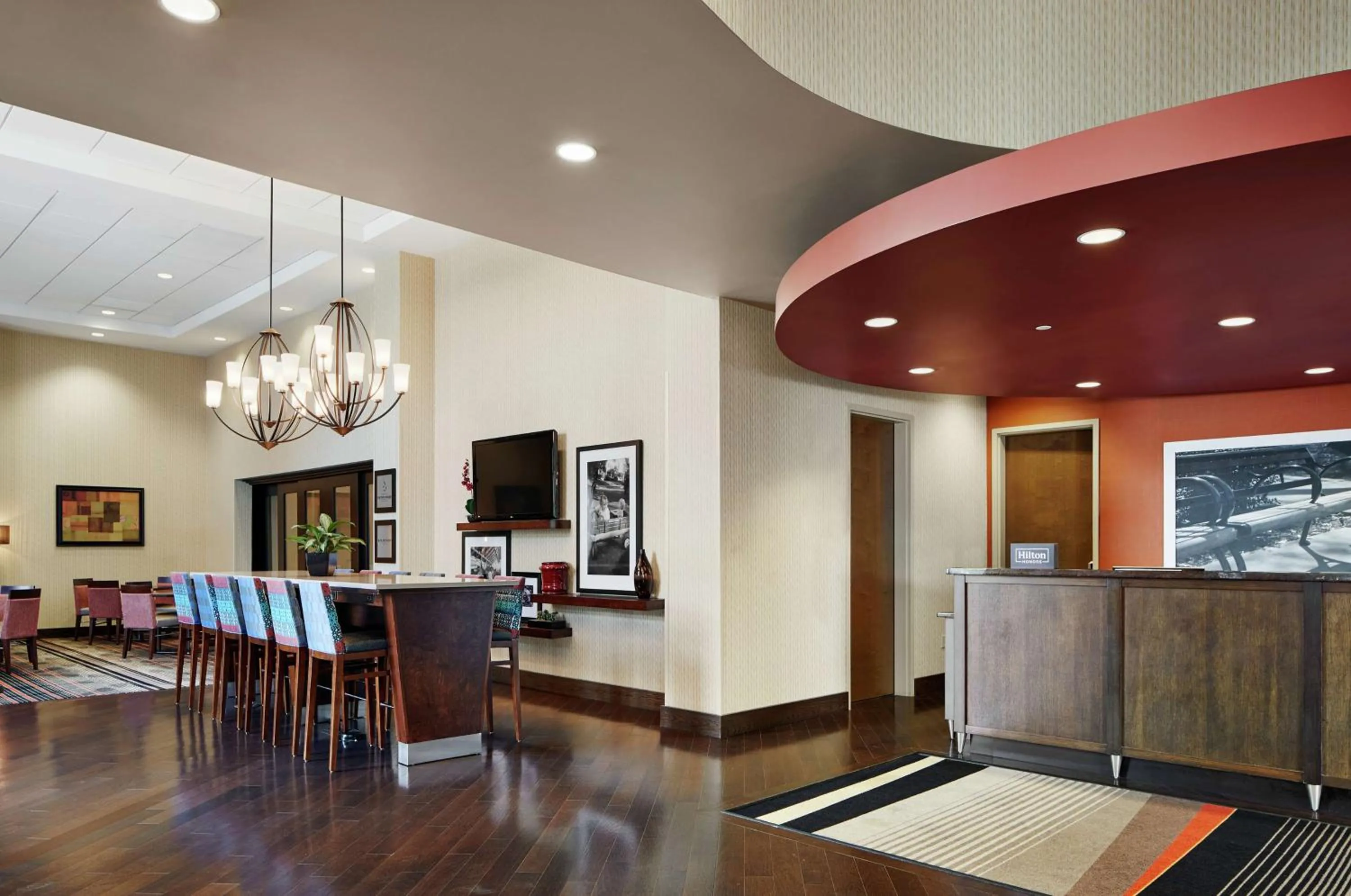 Lobby or reception in Hampton Inn & Suites Mt. Prospect