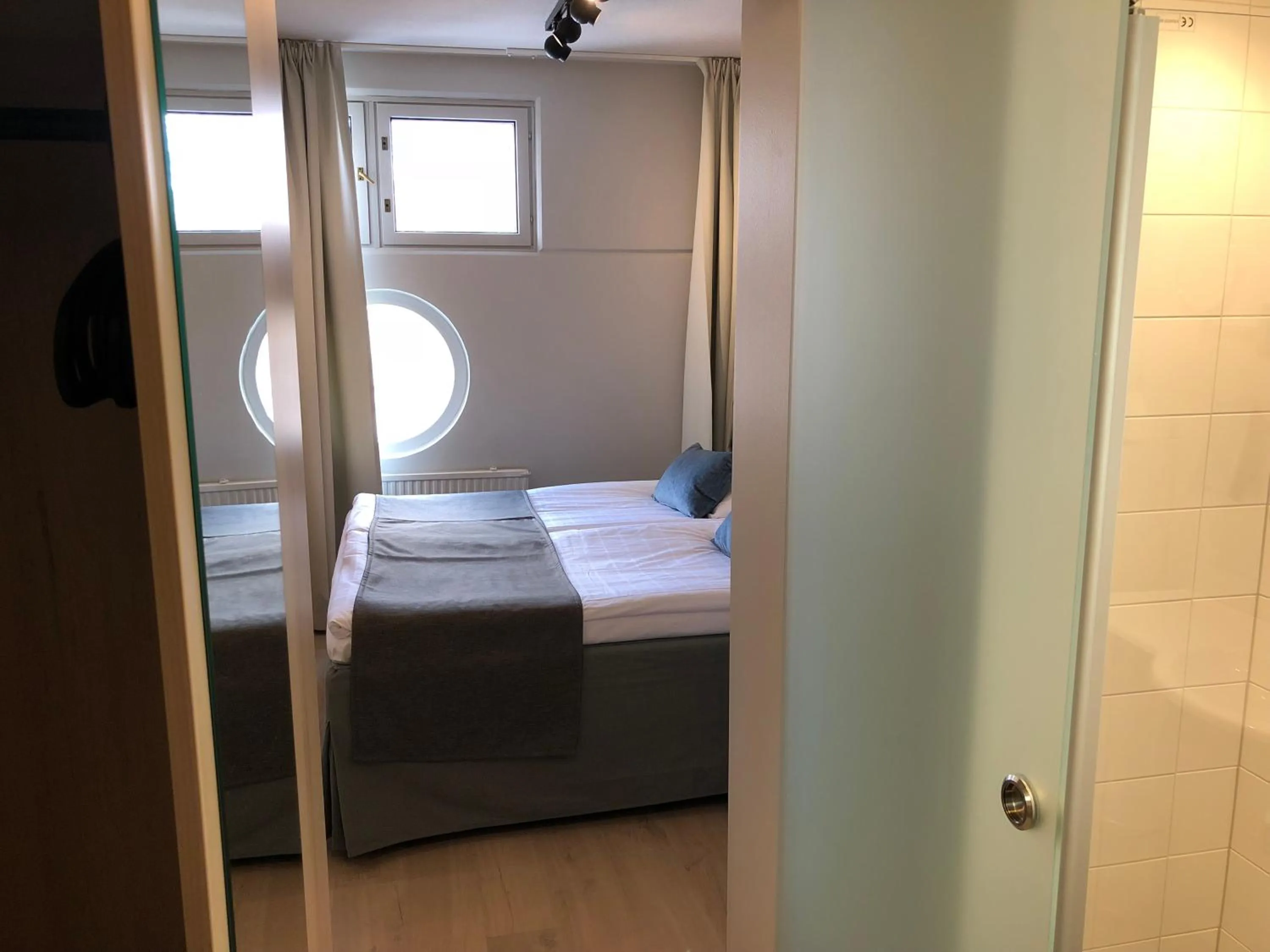 Photo of the whole room, Bed in Pilot Airport Hotel