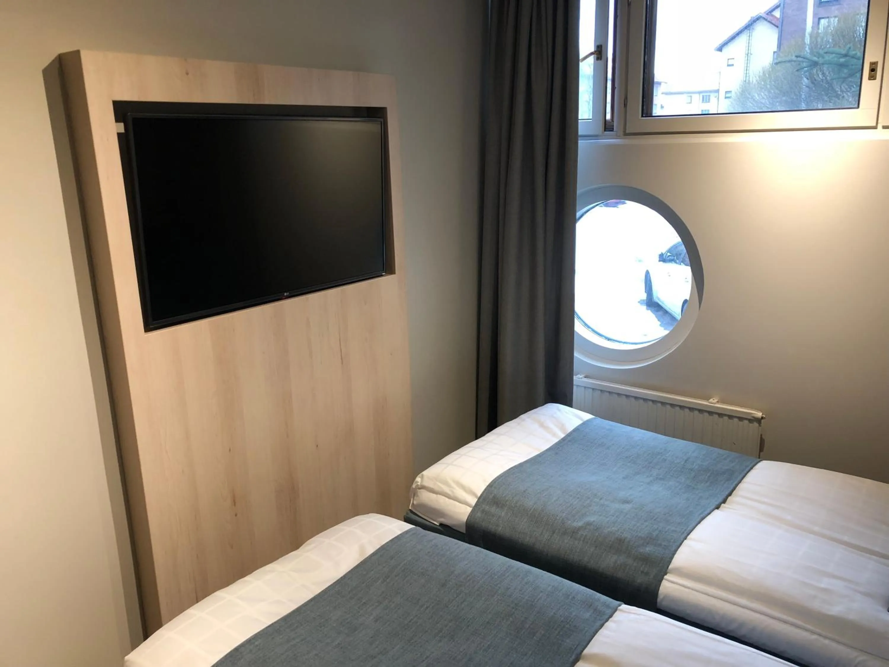 TV and multimedia, Bed in Pilot Airport Hotel