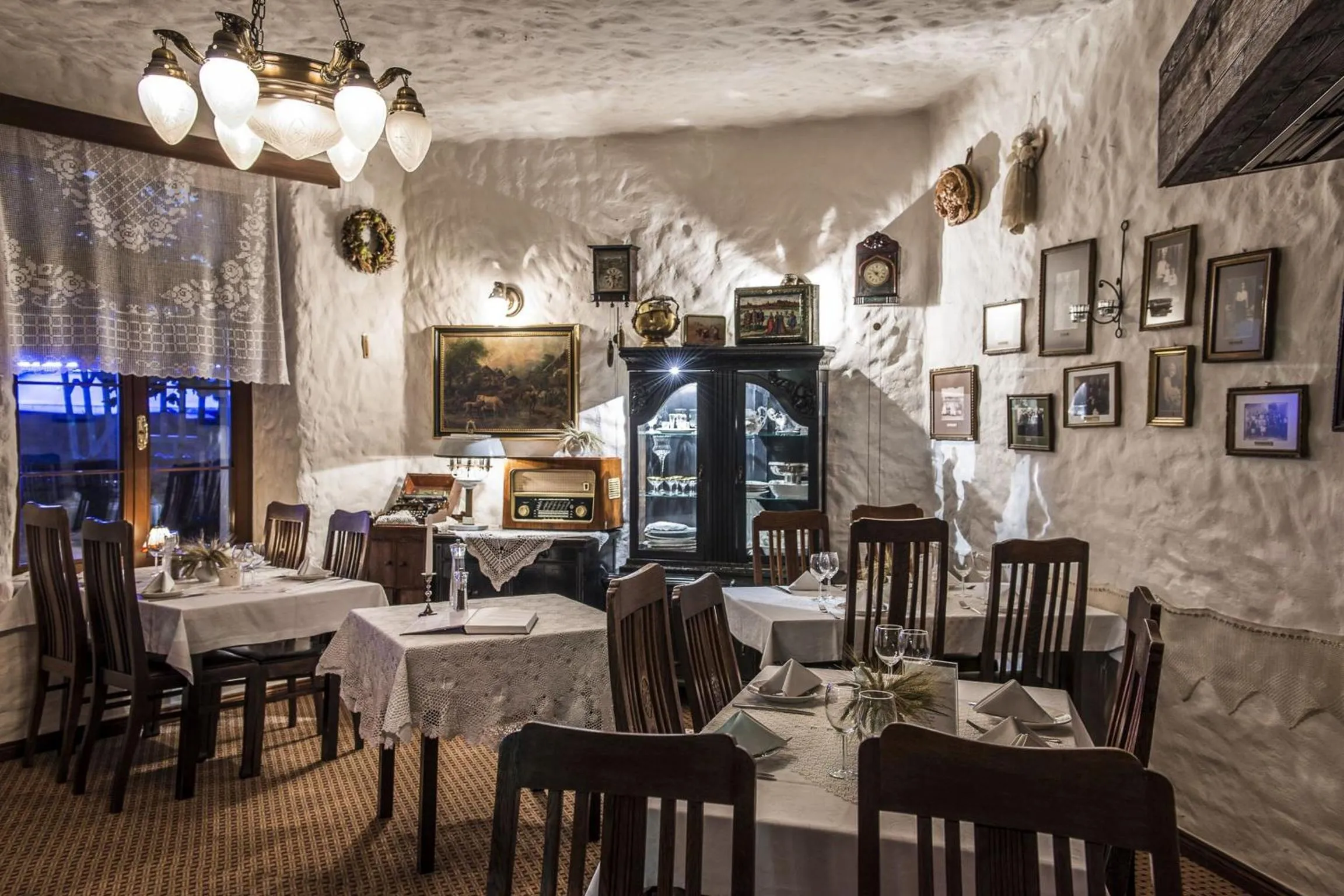 Restaurant/places to eat in Hotel Starka