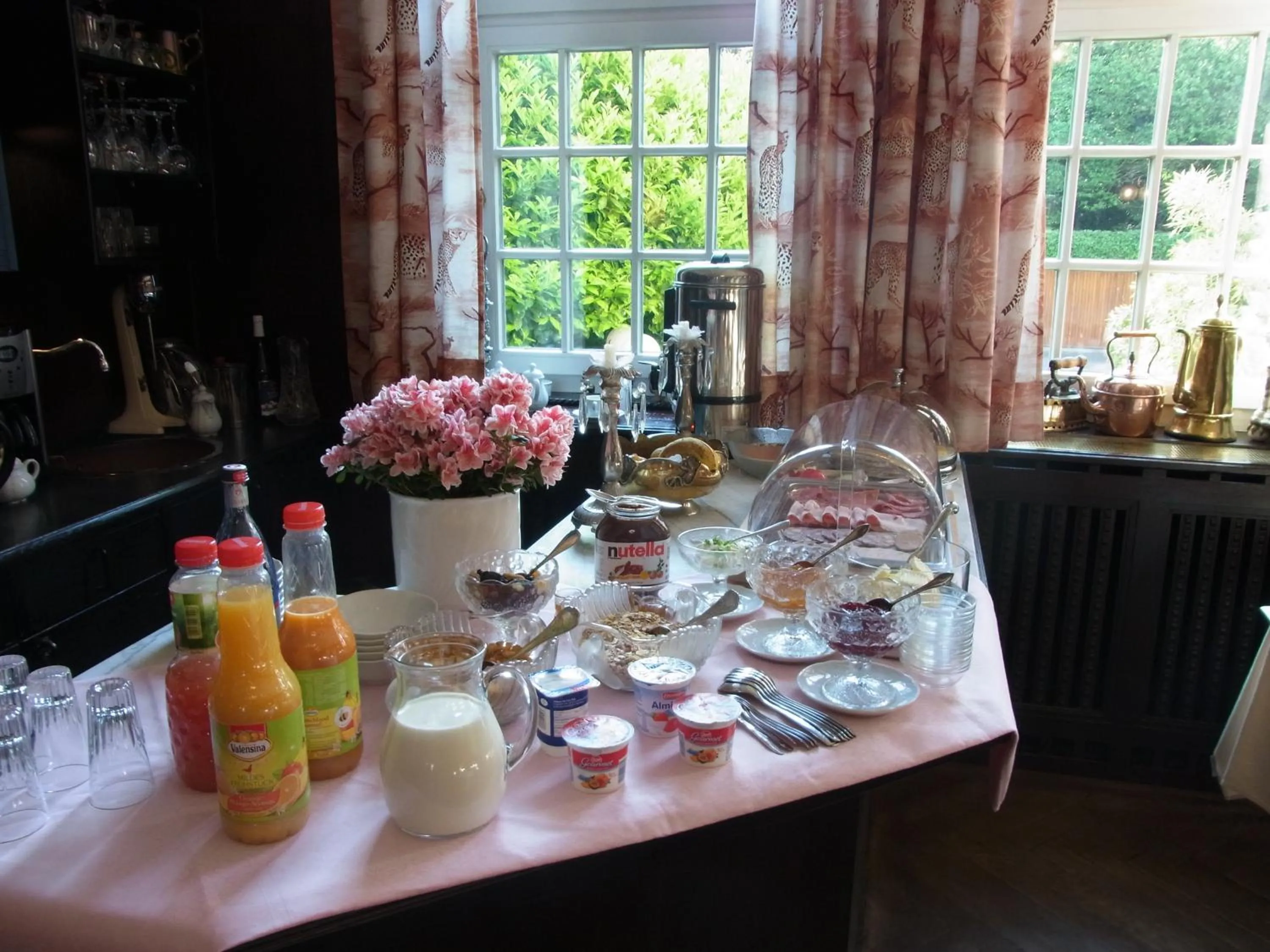 Buffet breakfast in Hotel Park Villa