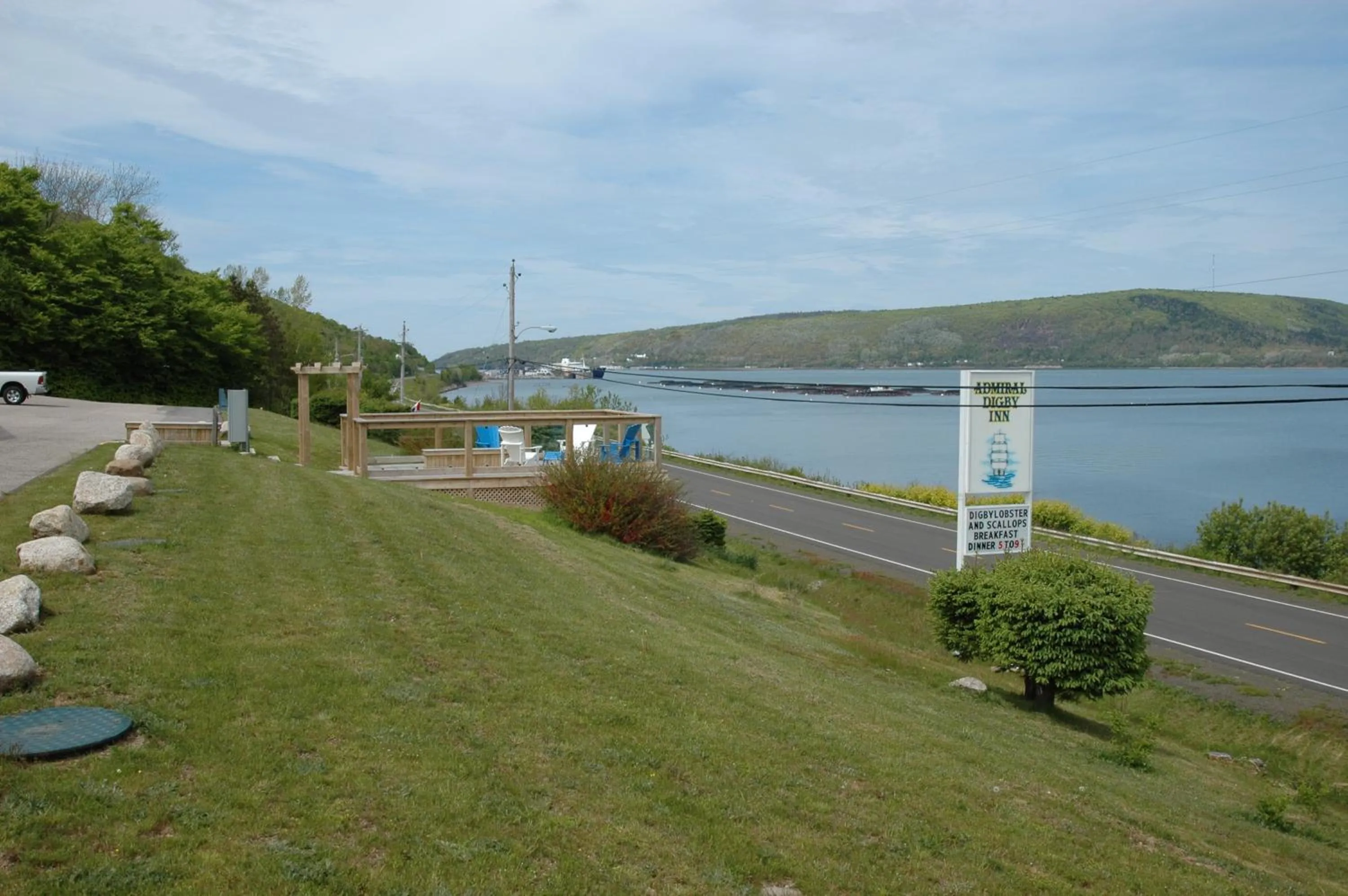 Garden in Admiral Digby Inn Restaurant and Cottages