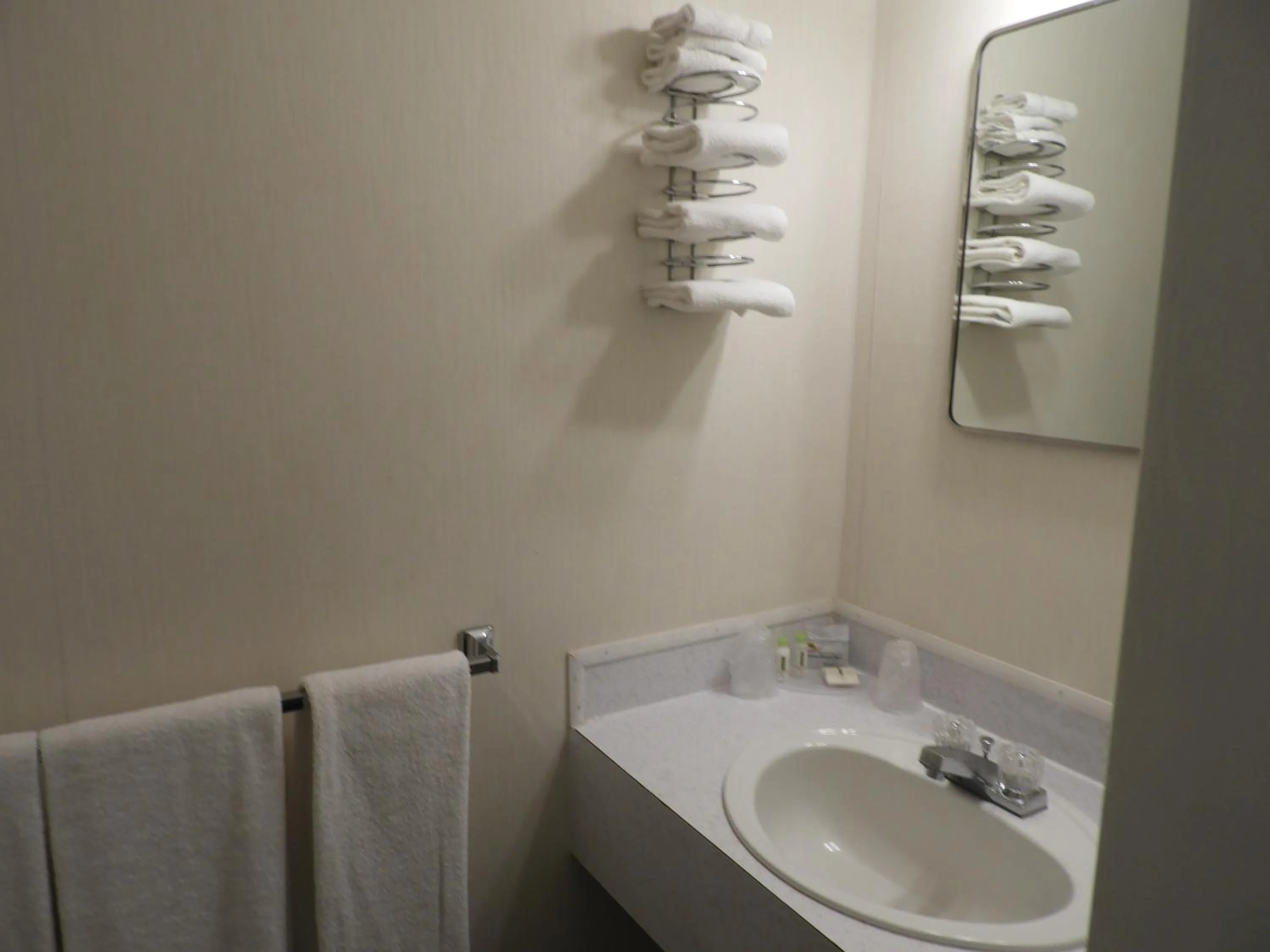 Bathroom in Admiral Digby Inn Restaurant and Cottages