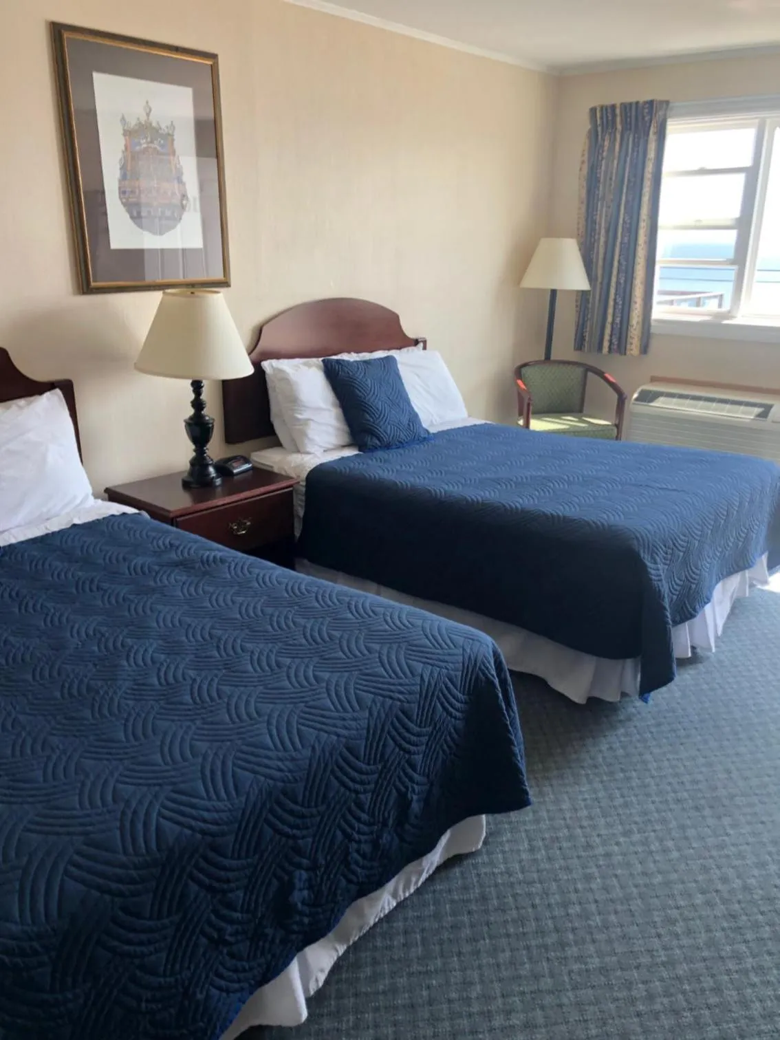 Photo of the whole room, Bed in Admiral Digby Inn Restaurant and Cottages