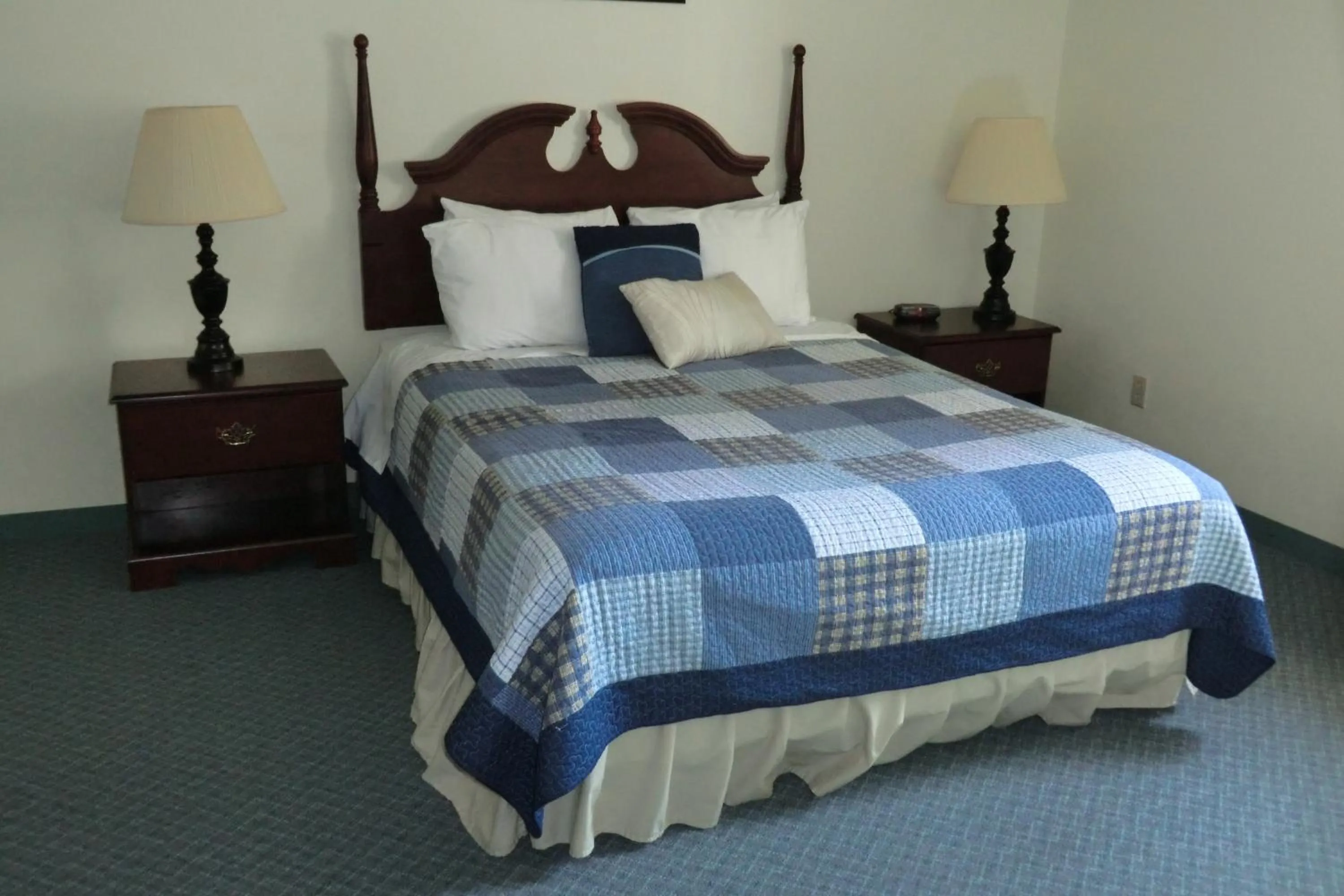 Bed in Admiral Digby Inn Restaurant and Cottages