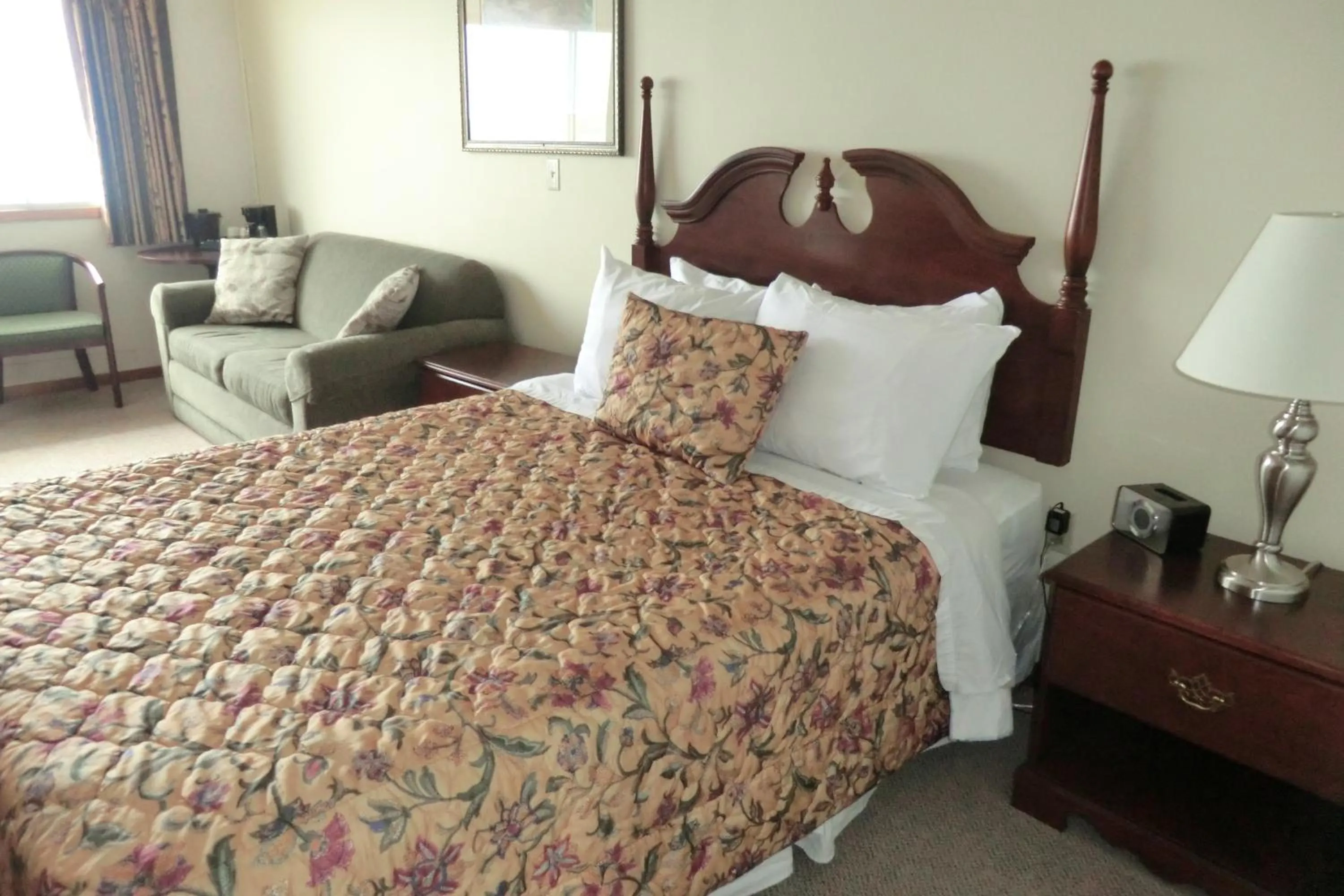 Bedroom, Bed in Admiral Digby Inn Restaurant and Cottages