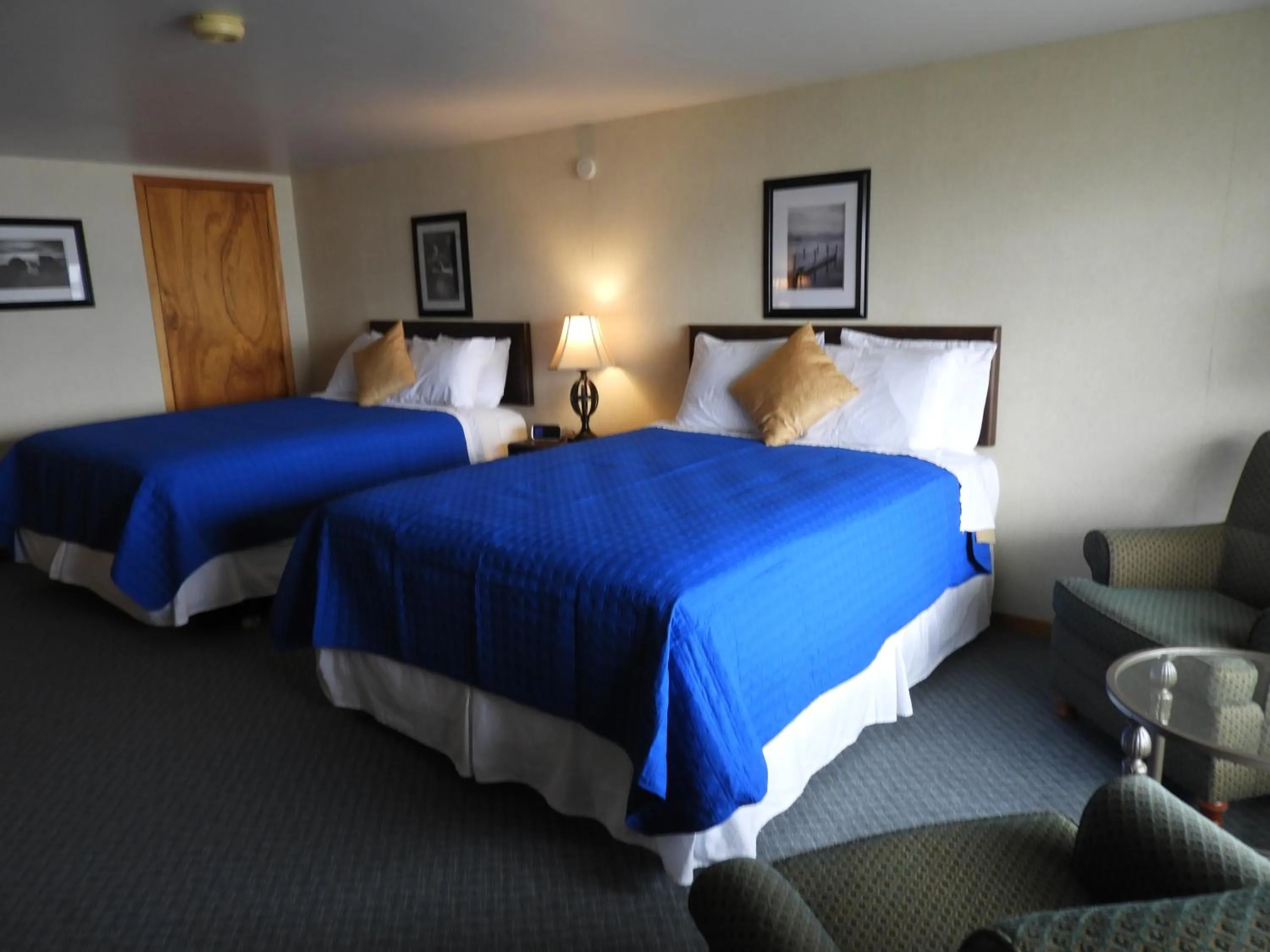 Photo of the whole room, Bed in Admiral Digby Inn Restaurant and Cottages