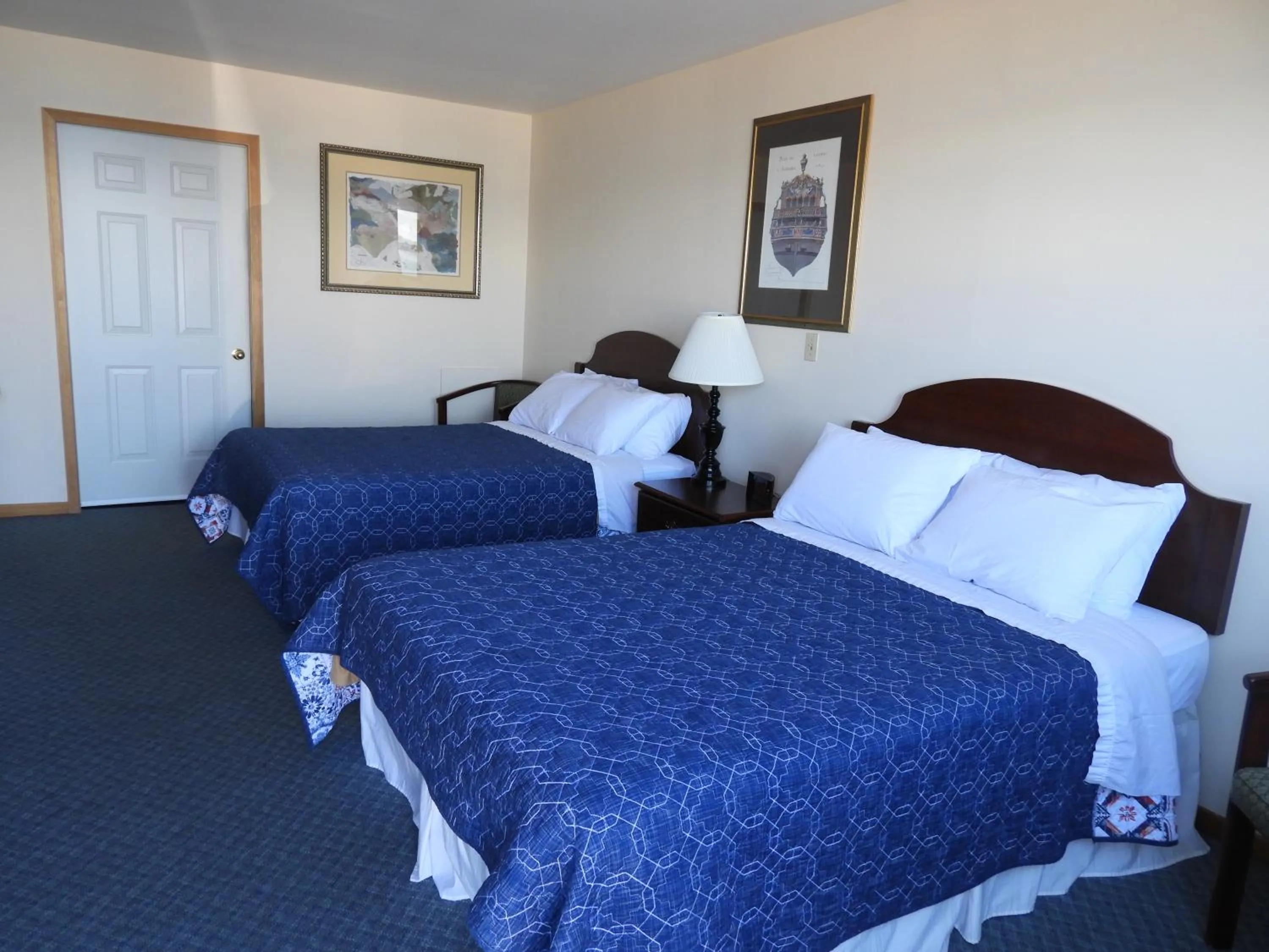 Photo of the whole room, Bed in Admiral Digby Inn Restaurant and Cottages