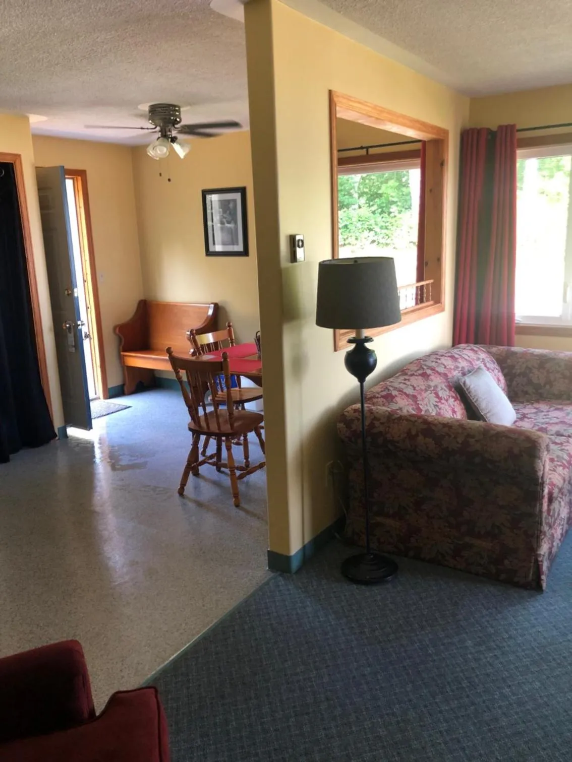 Living room, Bed in Admiral Digby Inn Restaurant and Cottages