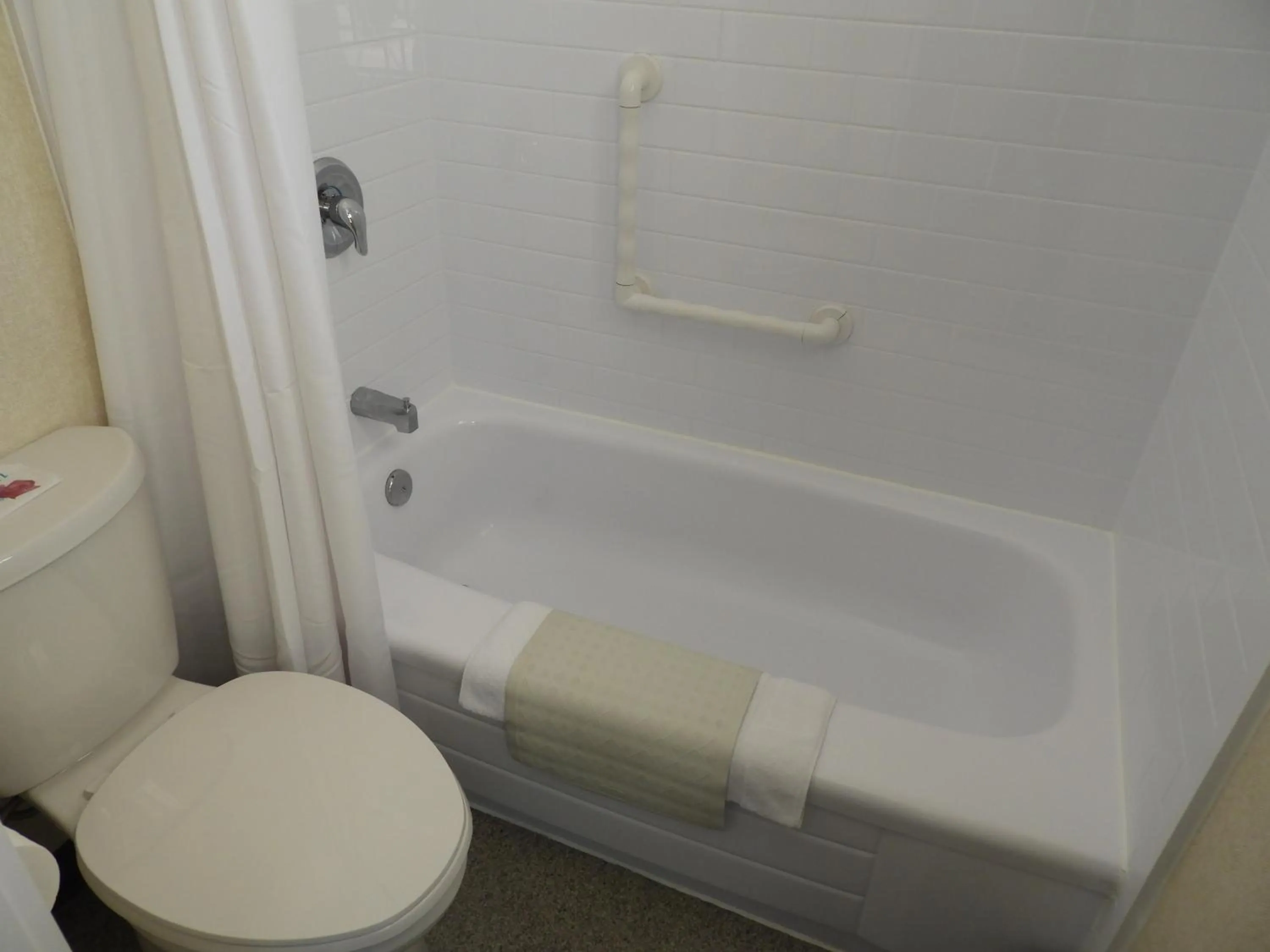 Bathroom in Admiral Digby Inn Restaurant and Cottages