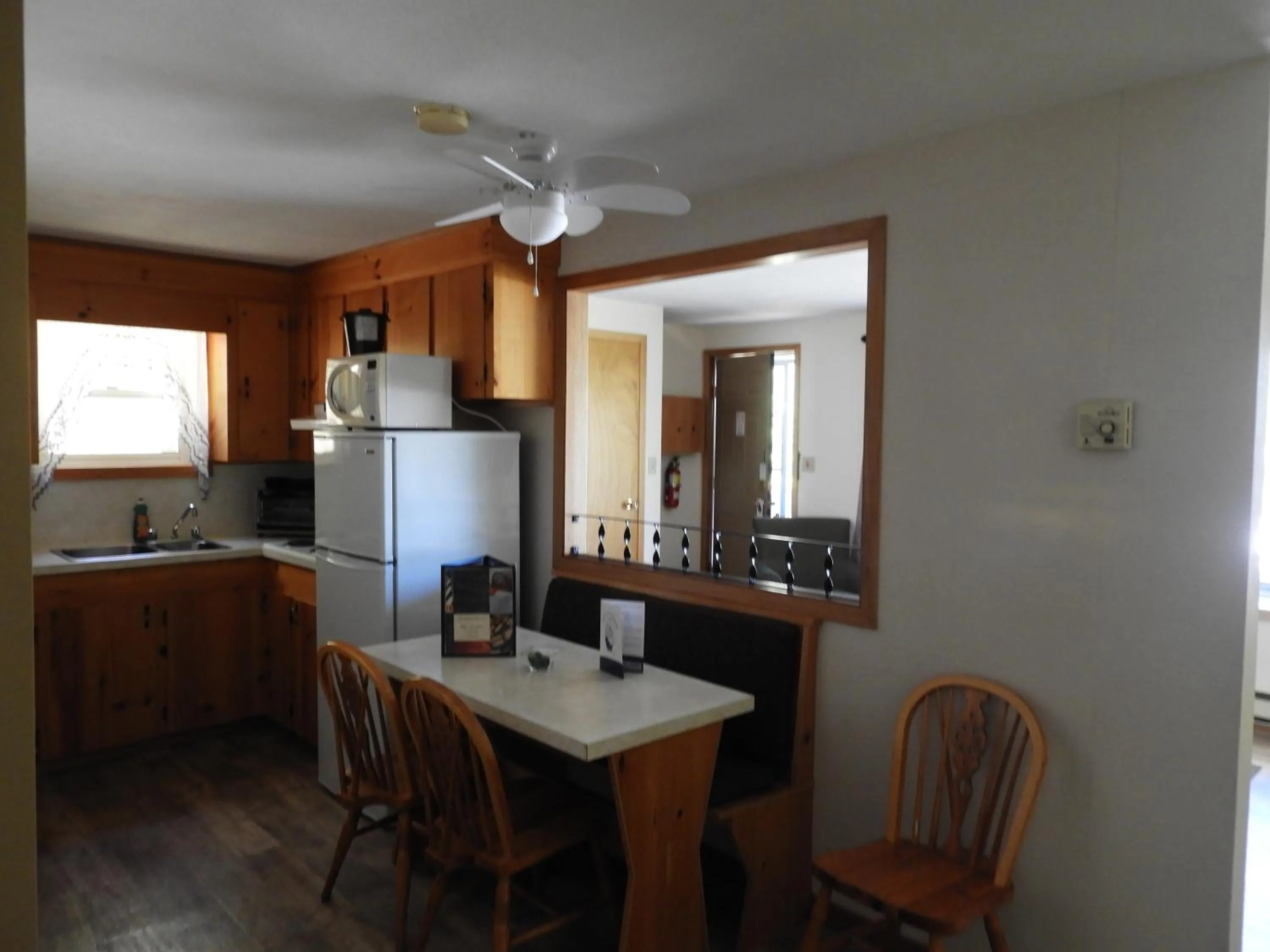 Kitchen or kitchenette in Admiral Digby Inn Restaurant and Cottages