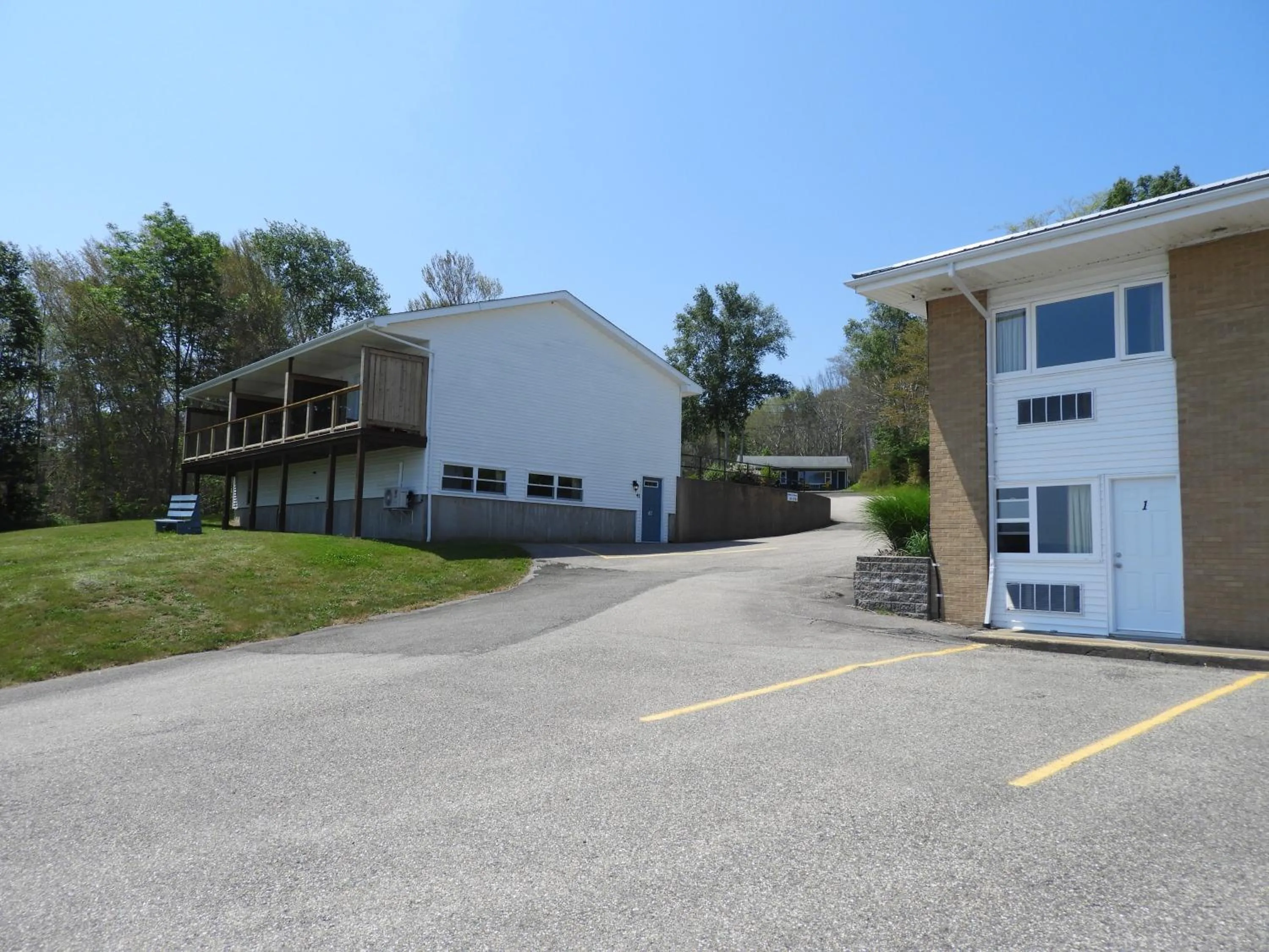 Property building in Admiral Digby Inn Restaurant and Cottages