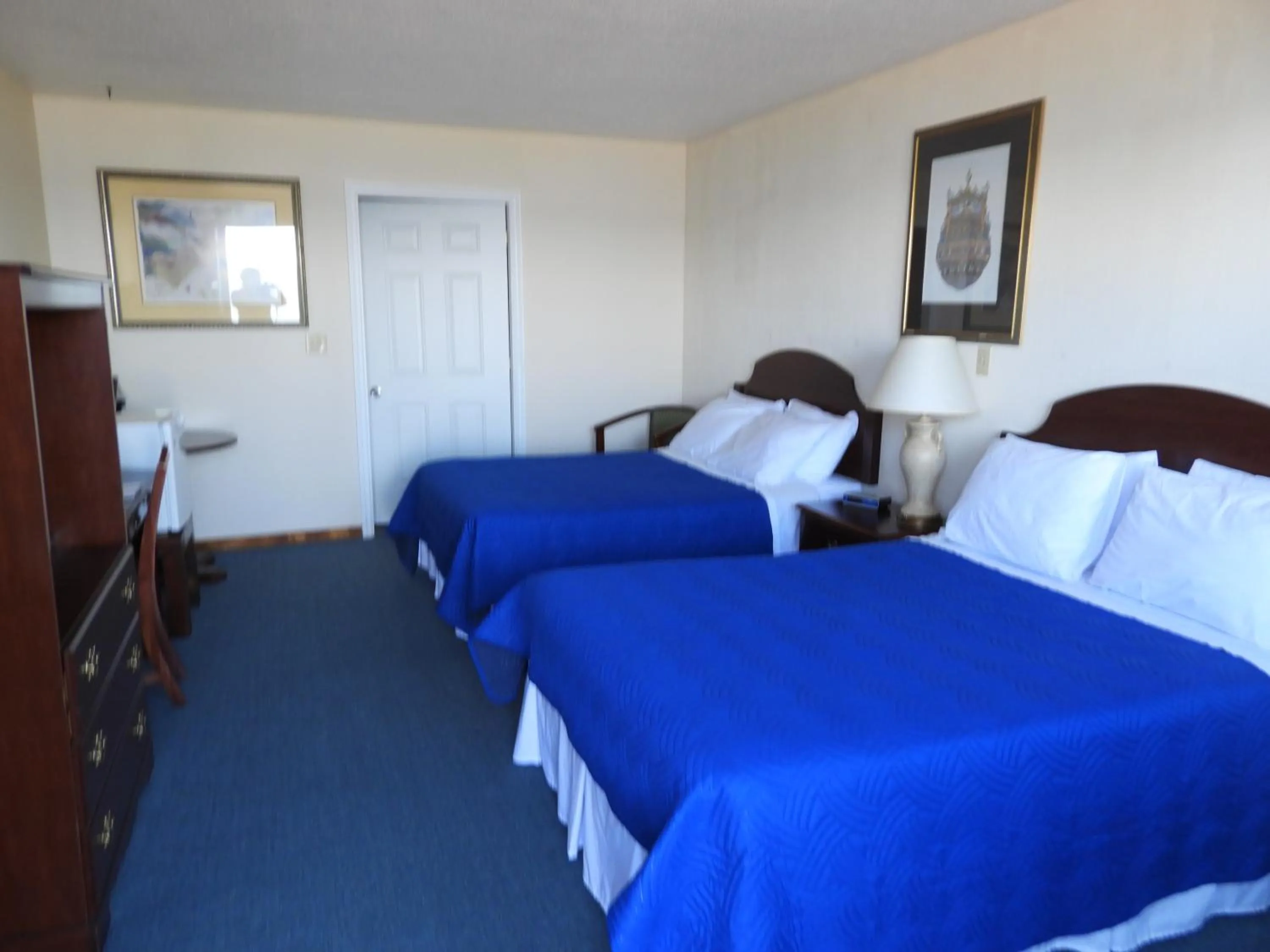 Photo of the whole room, Bed in Admiral Digby Inn Restaurant and Cottages