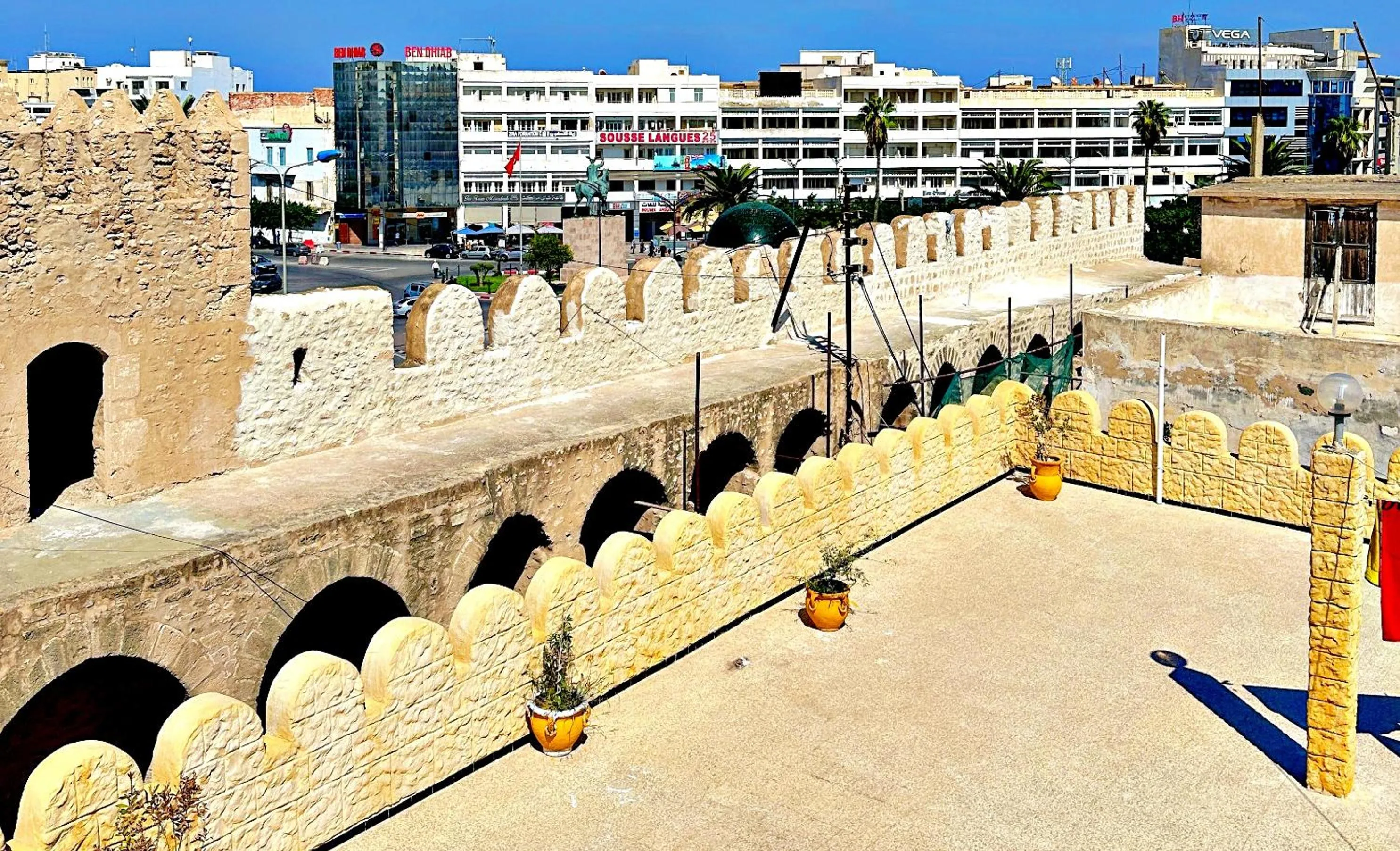 Property building in Hotel Paris