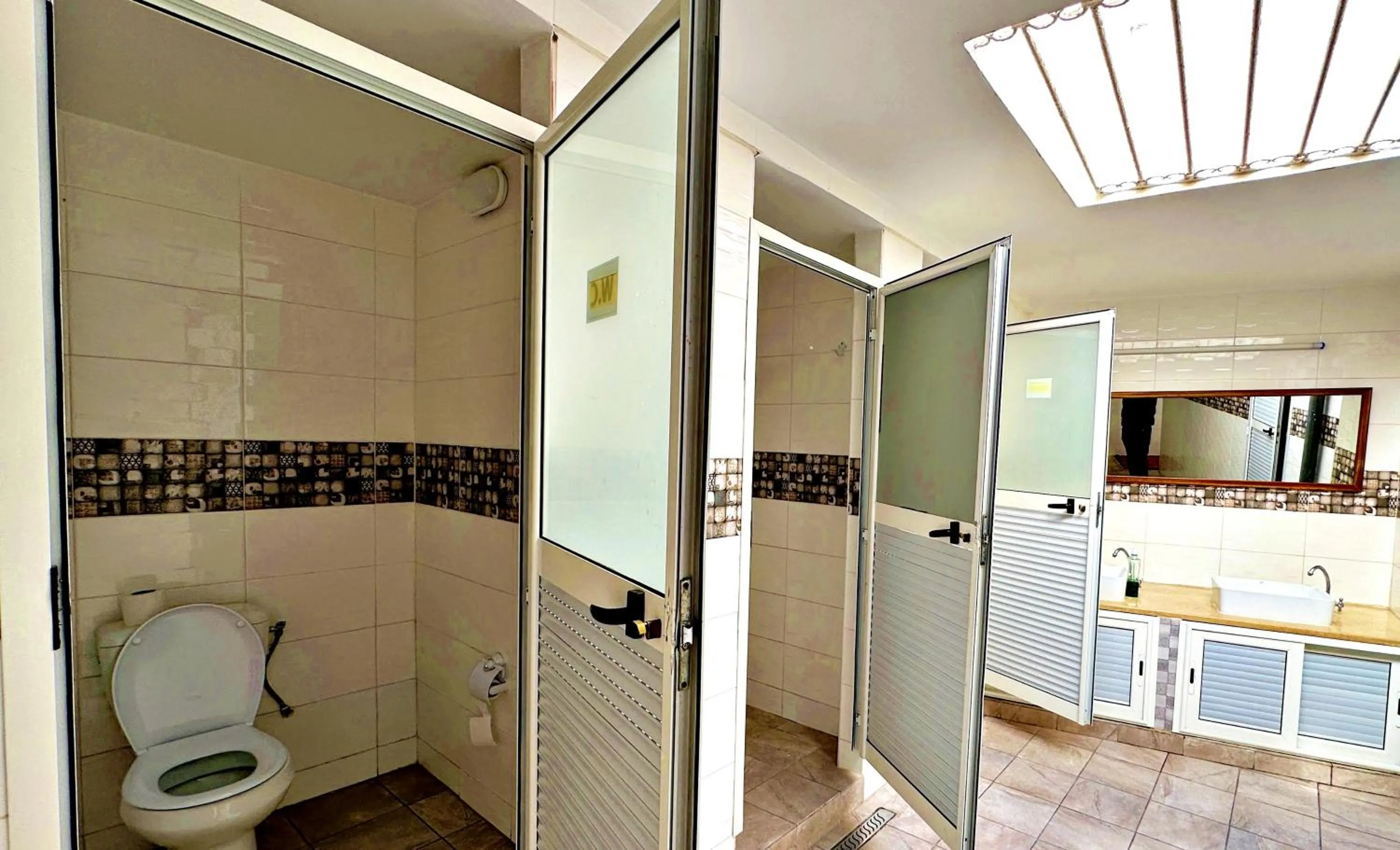 Shower in Hotel Paris