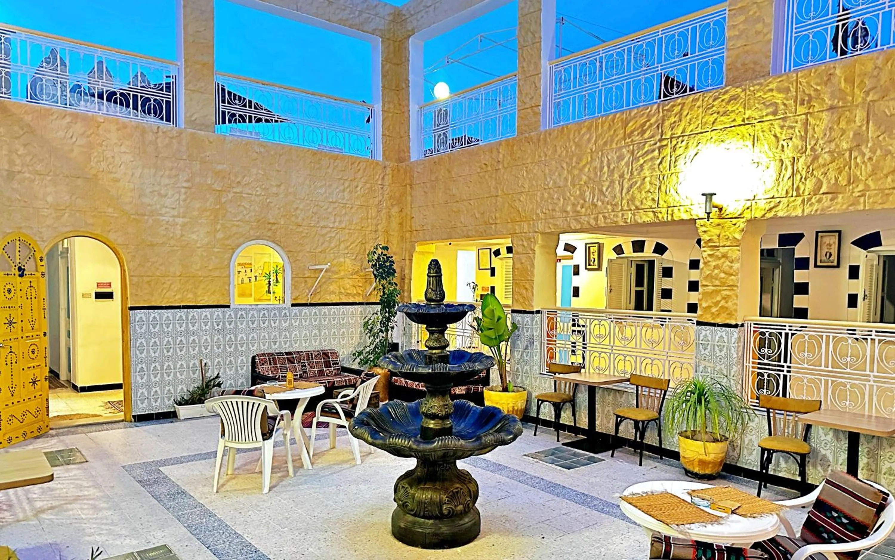 Patio in Hotel Paris
