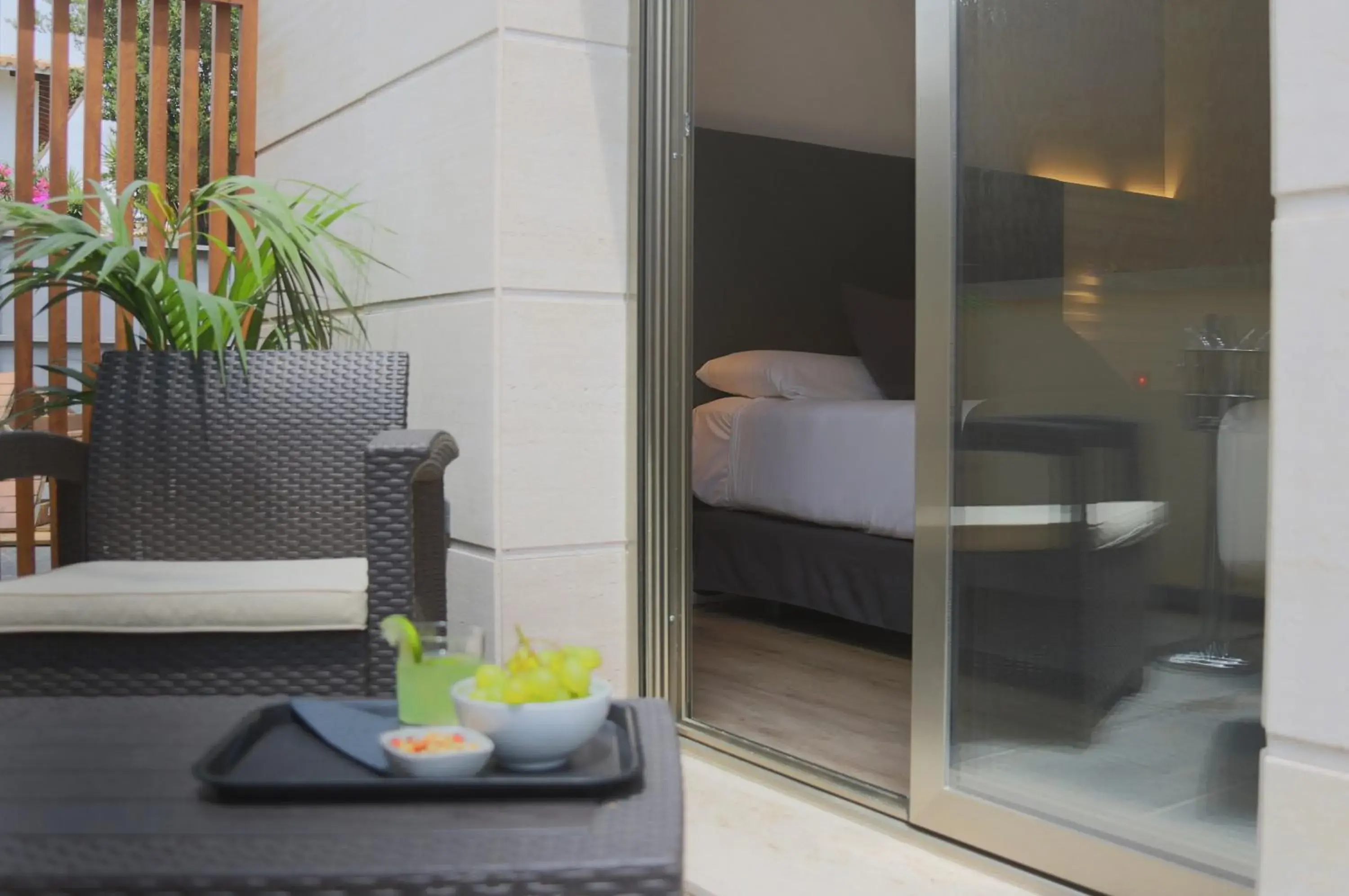 Standard Double or Twin Room with Garden - single occupancy in Hotel Sitges Standard Double or Twin Room with Garden - single occupancy in Hotel Sitges