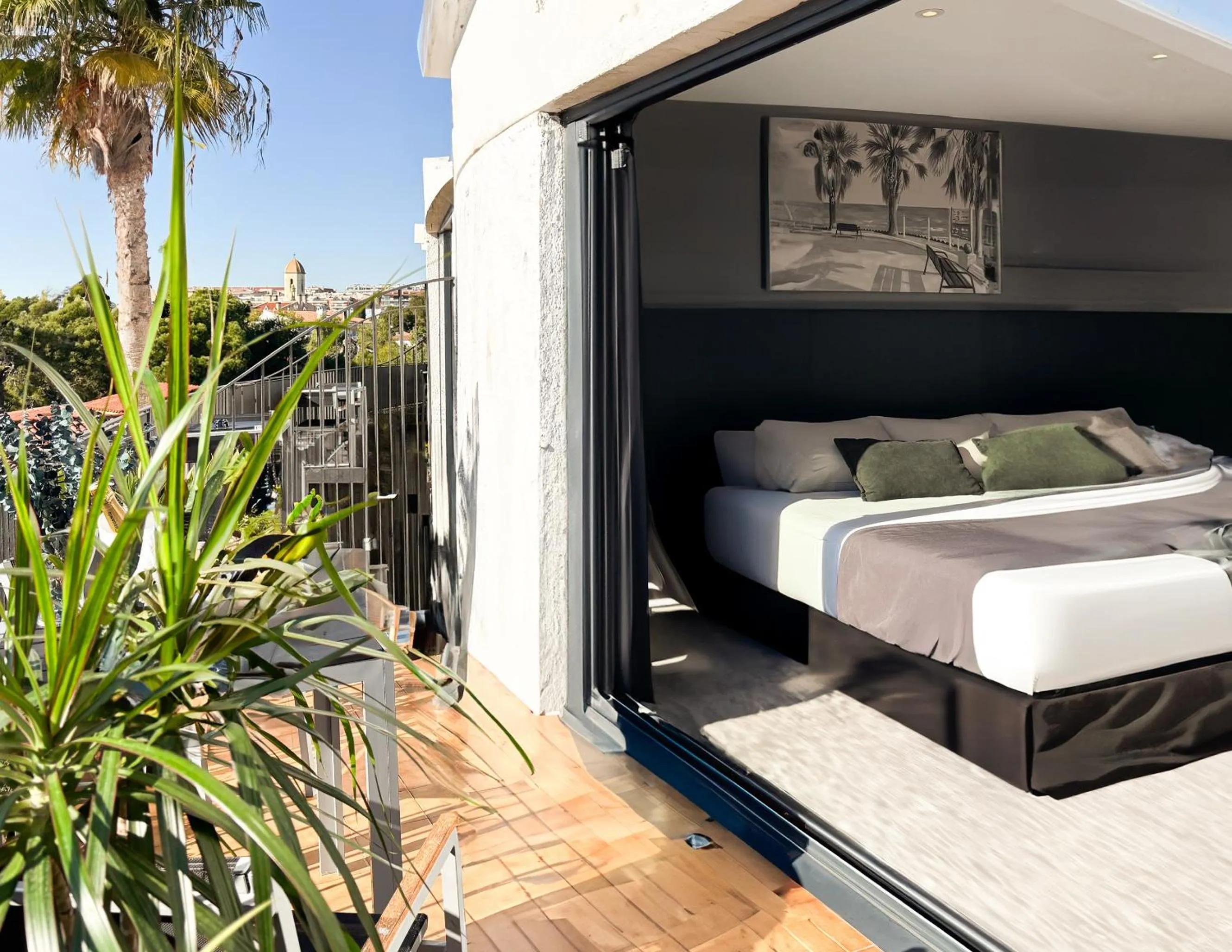 Balcony/Terrace, Bed in Hotel Sitges
