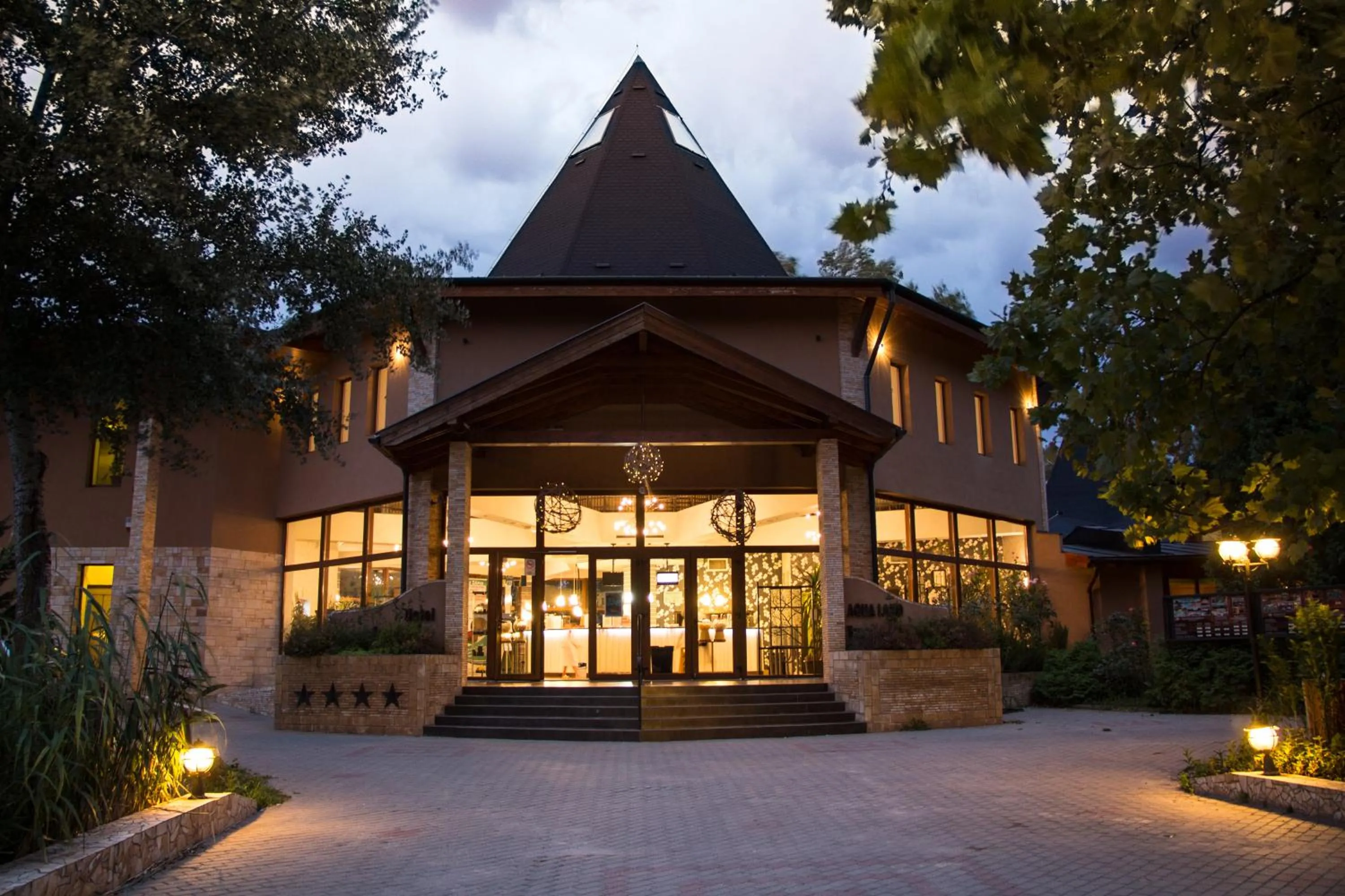 Facade/entrance in Session Hotel Ráckeve