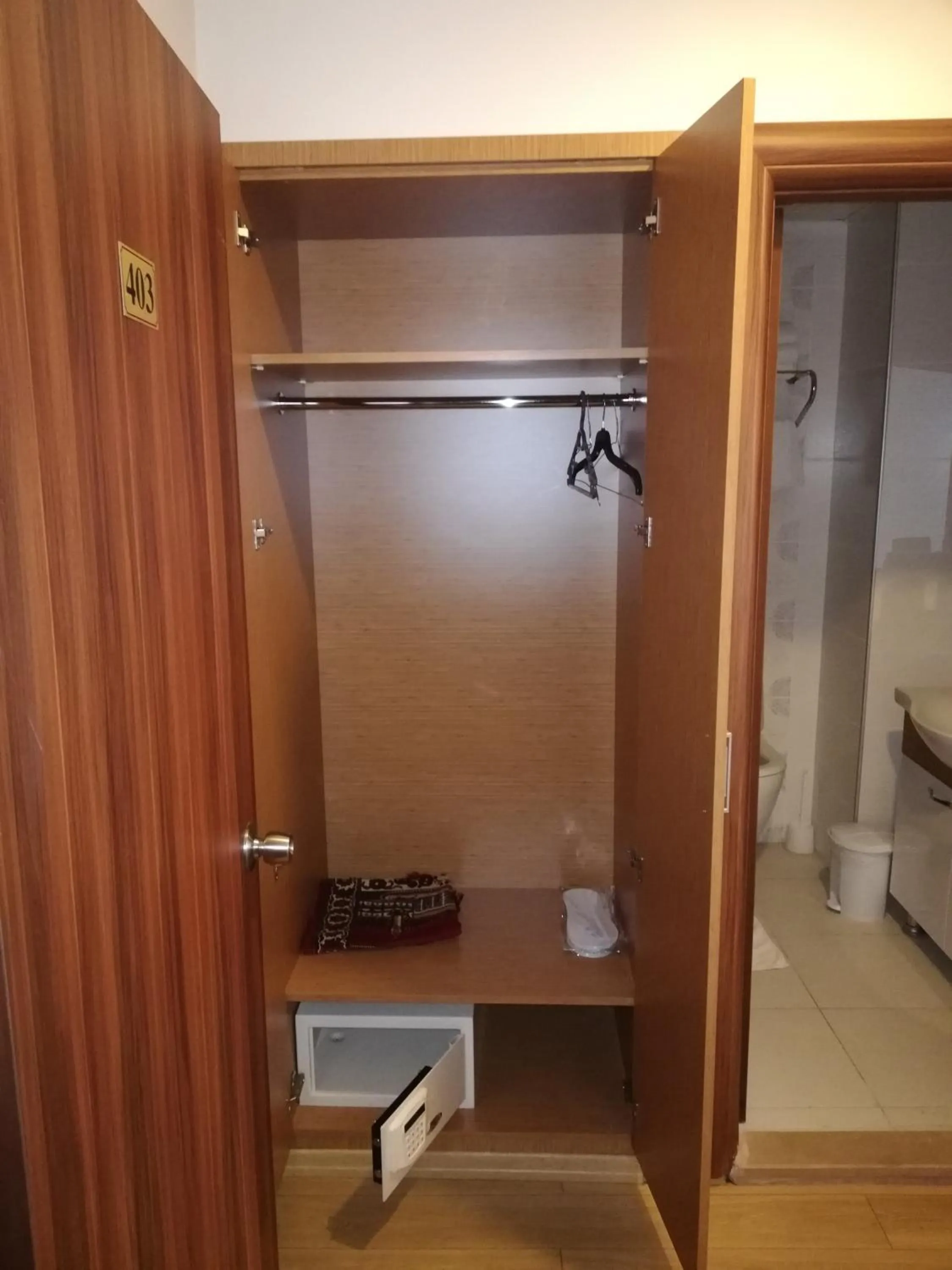 wardrobe in Bursa şahin hotel