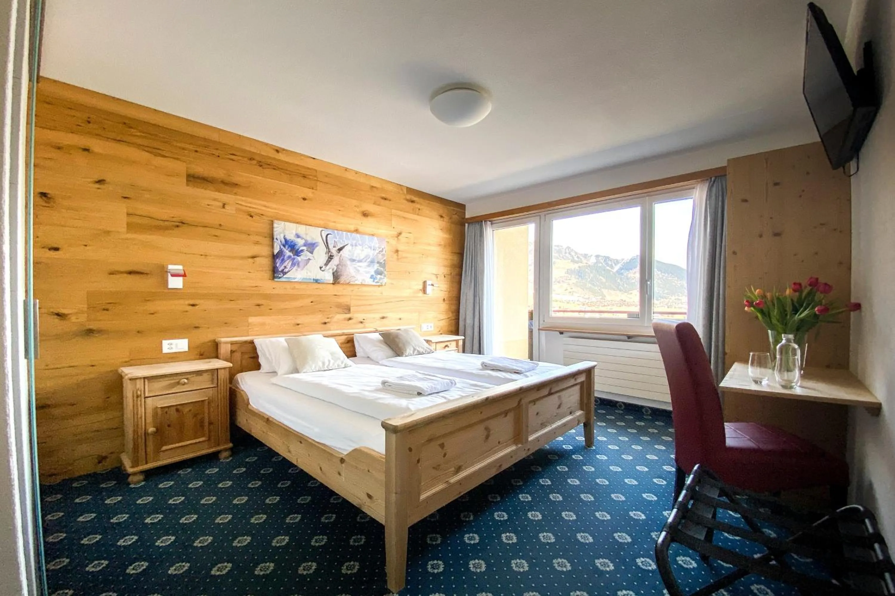 Photo of the whole room, Bed in Cresta Sedrun