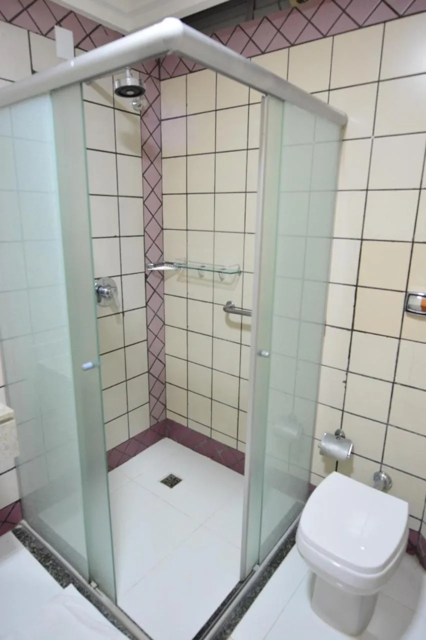 Shower in Hotel Taiyo