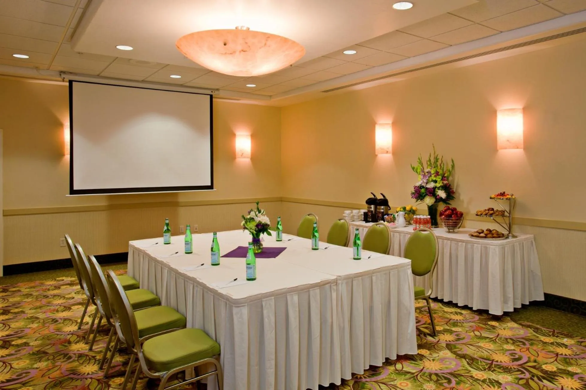 Business facilities in Radisson Hotel Yuma