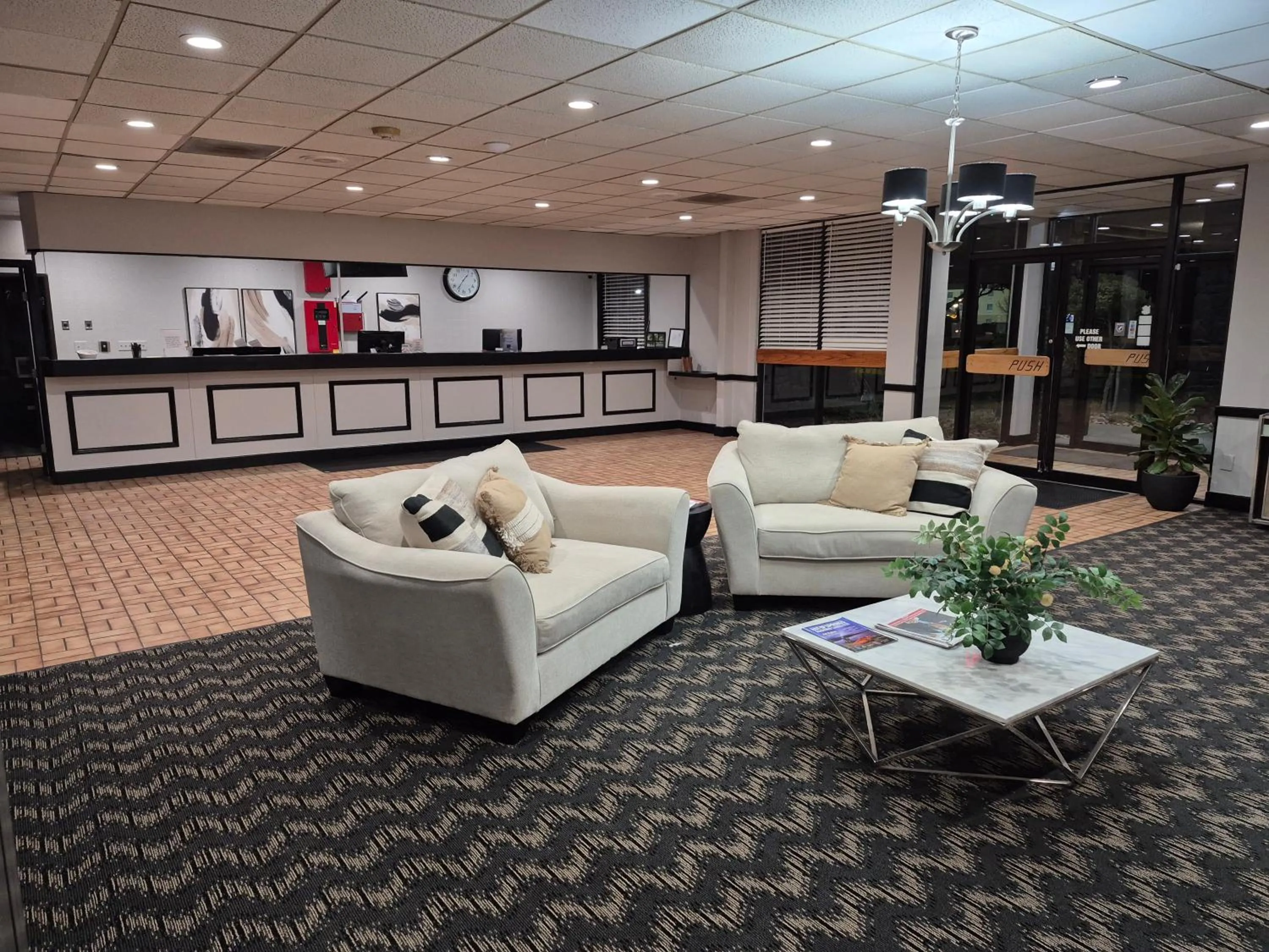 Communal lounge/ TV room in Abilene Whitten Inn