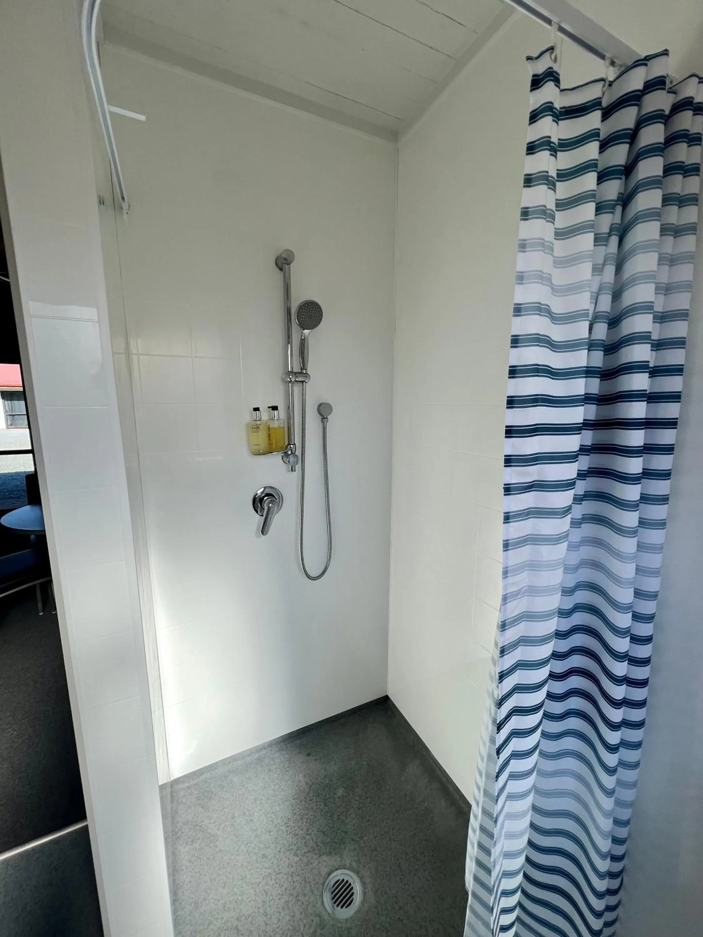 Shower in Pinewood Motels