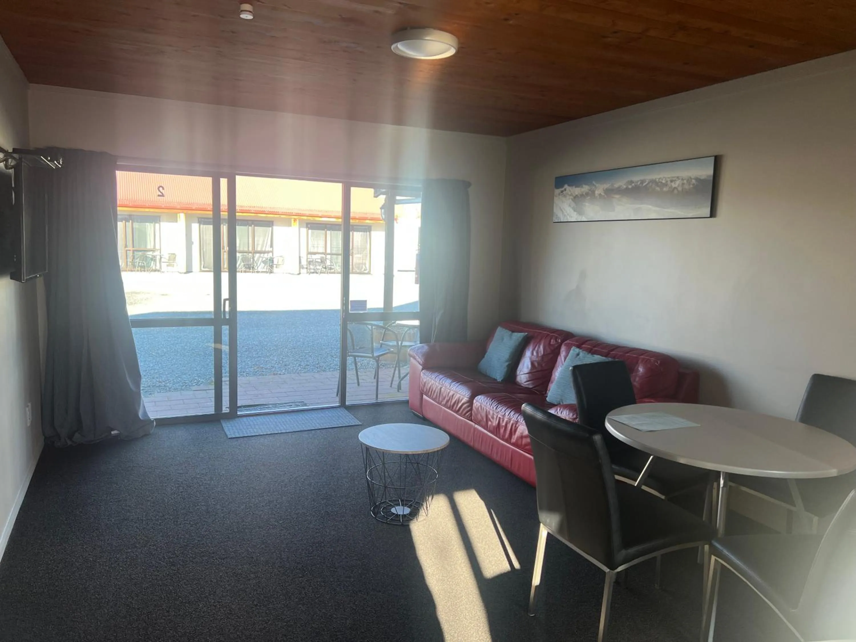 Living room in Pinewood Motels