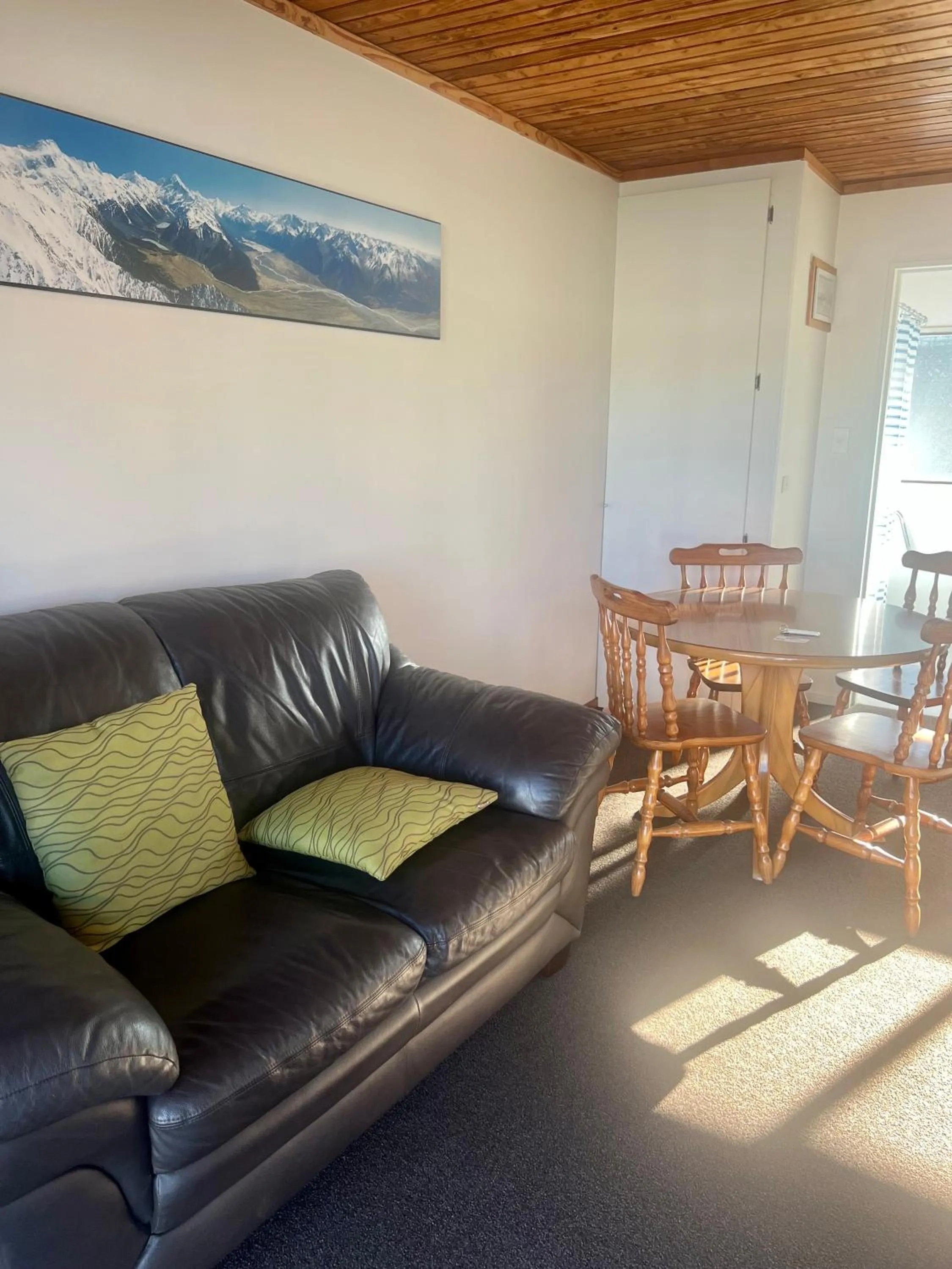 Living room in Pinewood Motels