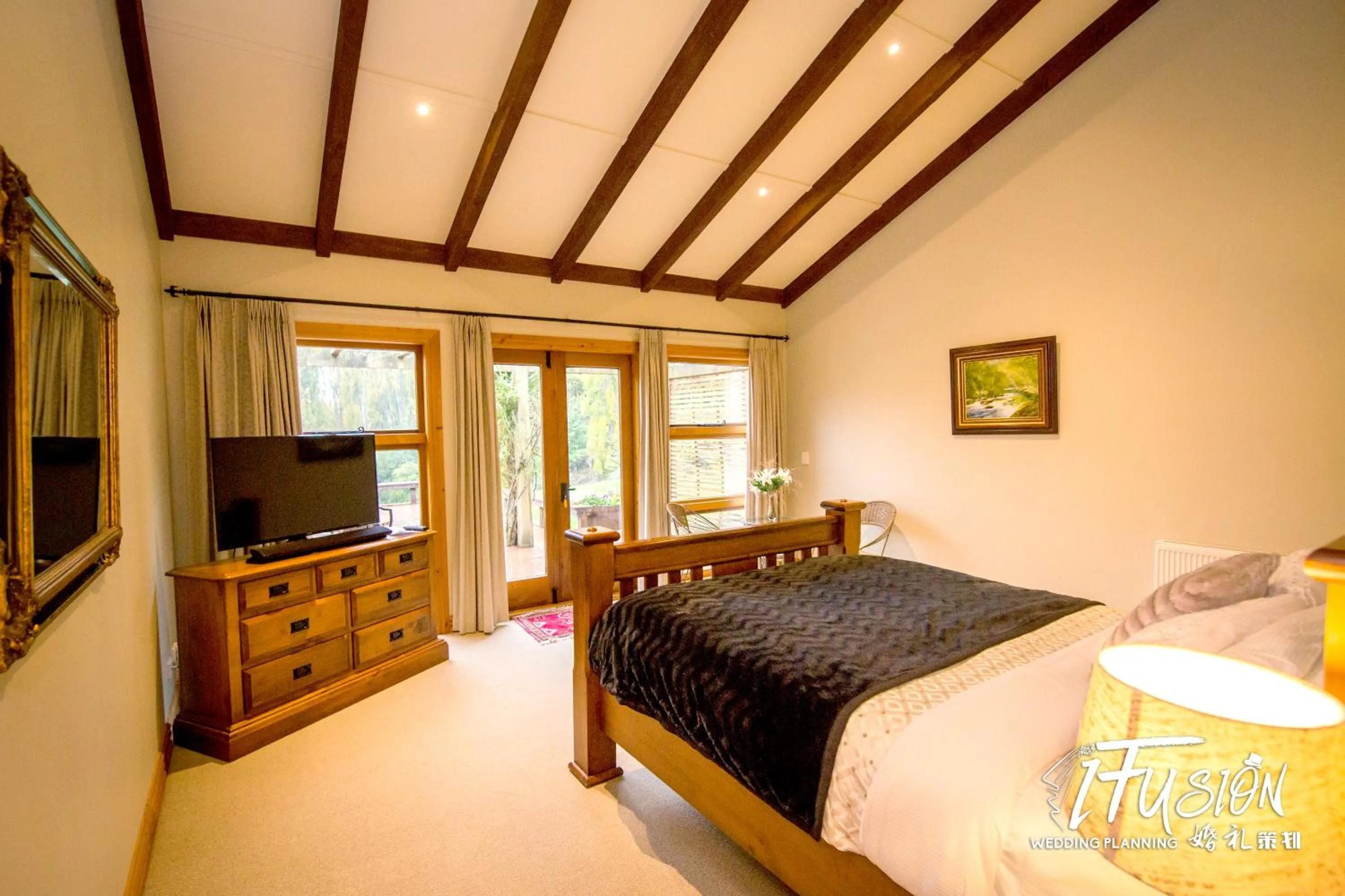 Bed in The Canyons B&B