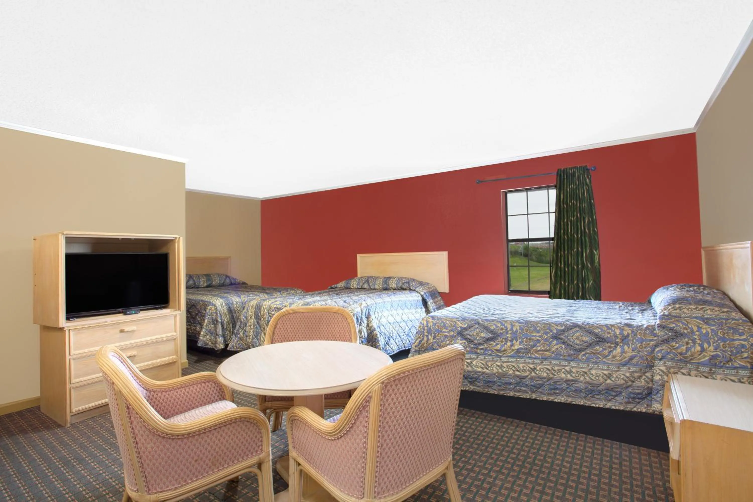 Bedroom, Bed in Knights Inn Wildersville