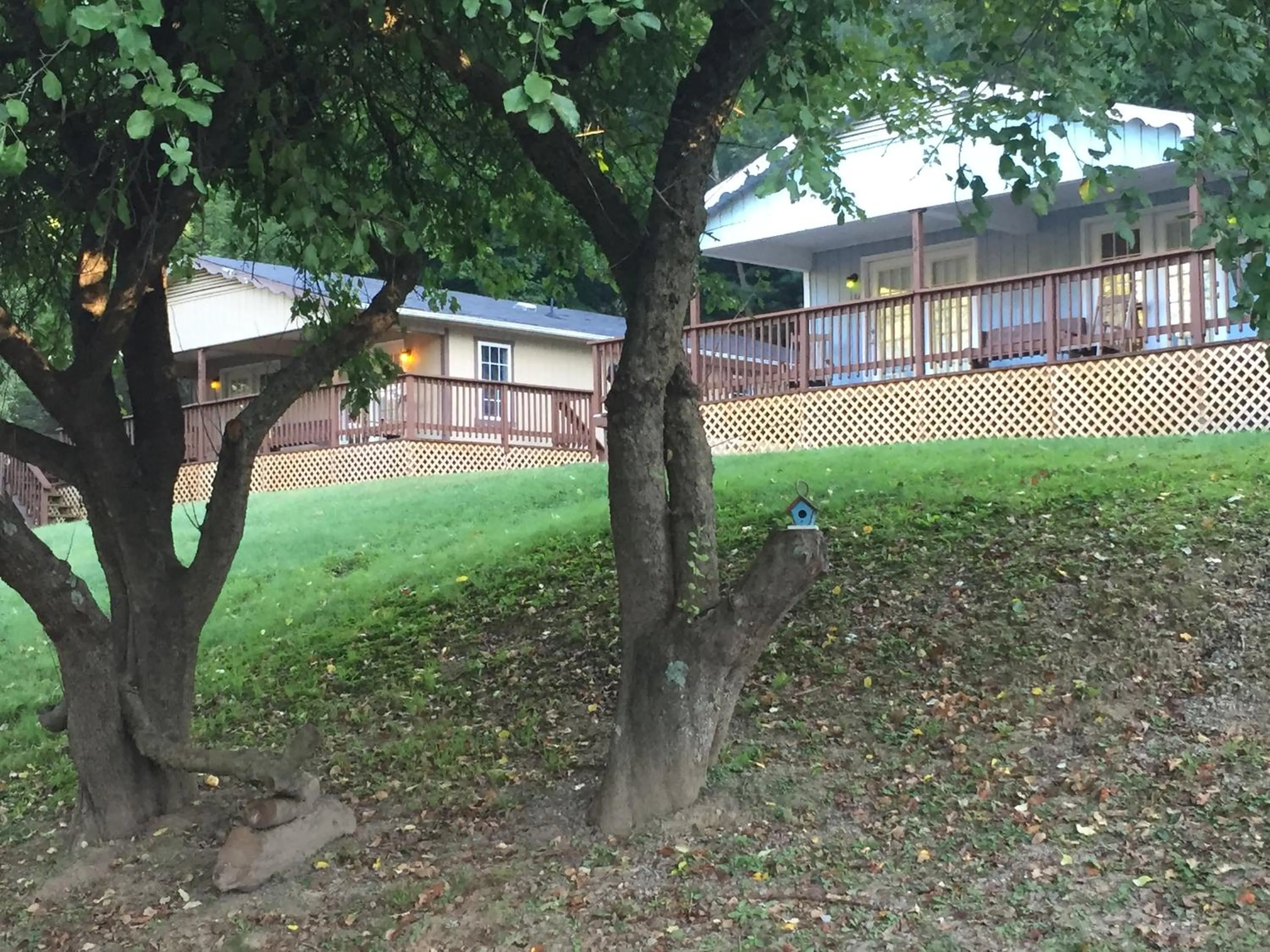 Facade/entrance in Highland Hills Motel & Cabins