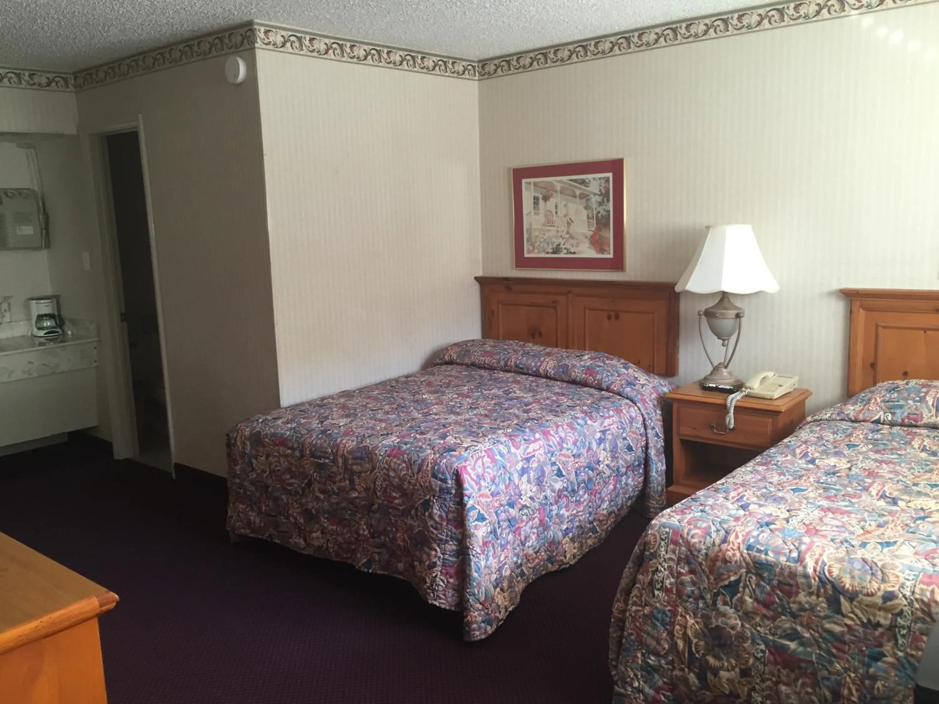 Bed in Highland Hills Motel & Cabins