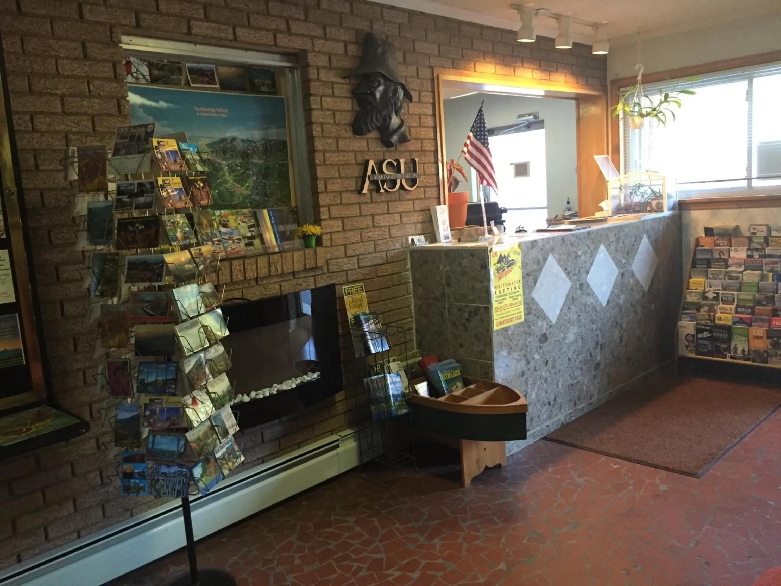 Lobby or reception in Highland Hills Motel & Cabins