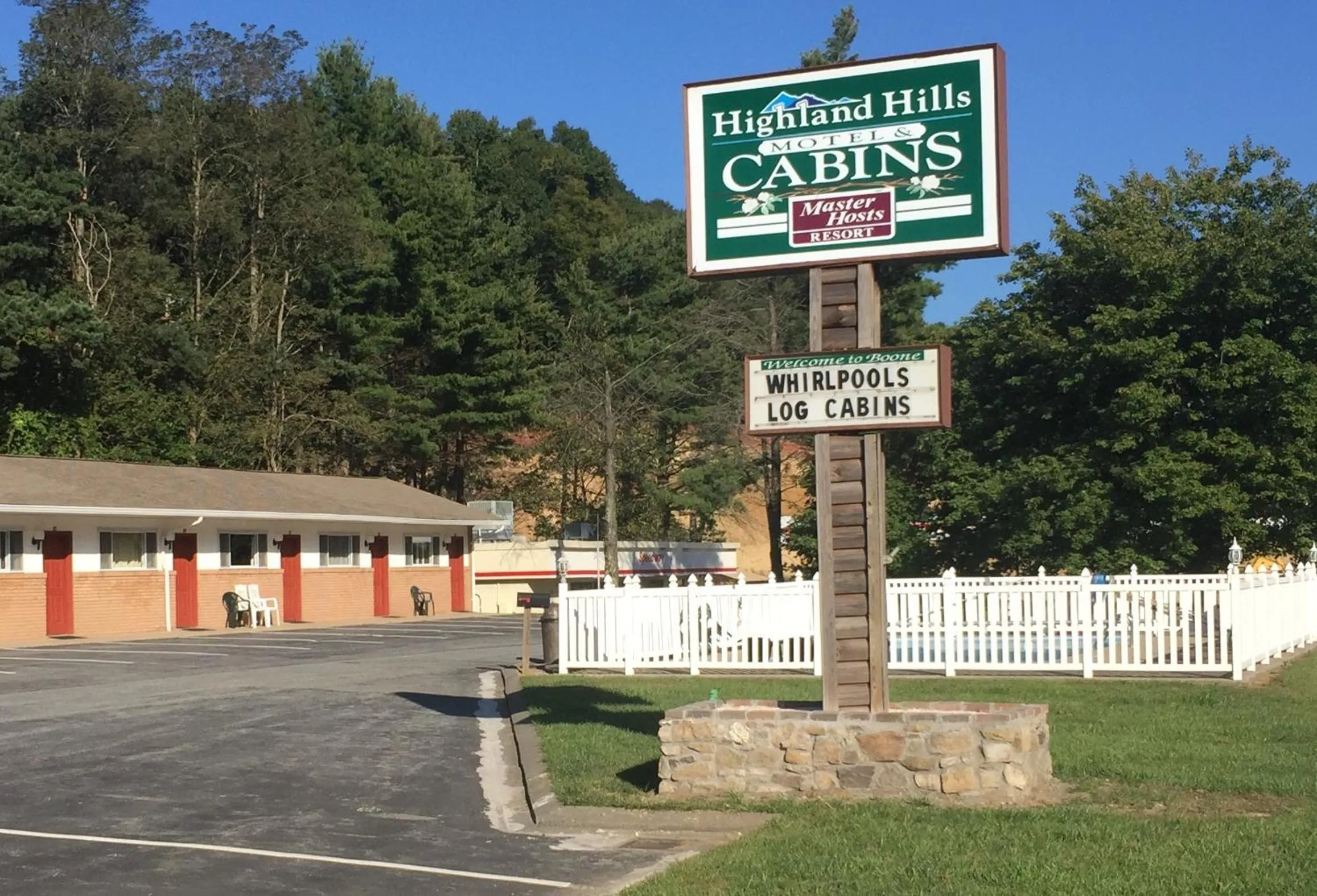 Facade/entrance in Highland Hills Motel & Cabins